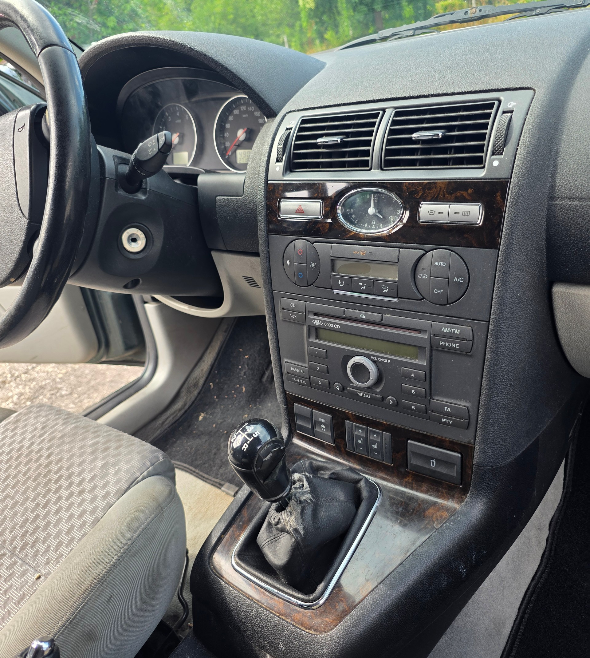 FORD Mondeo 2.0i 16V Ghia-image-8