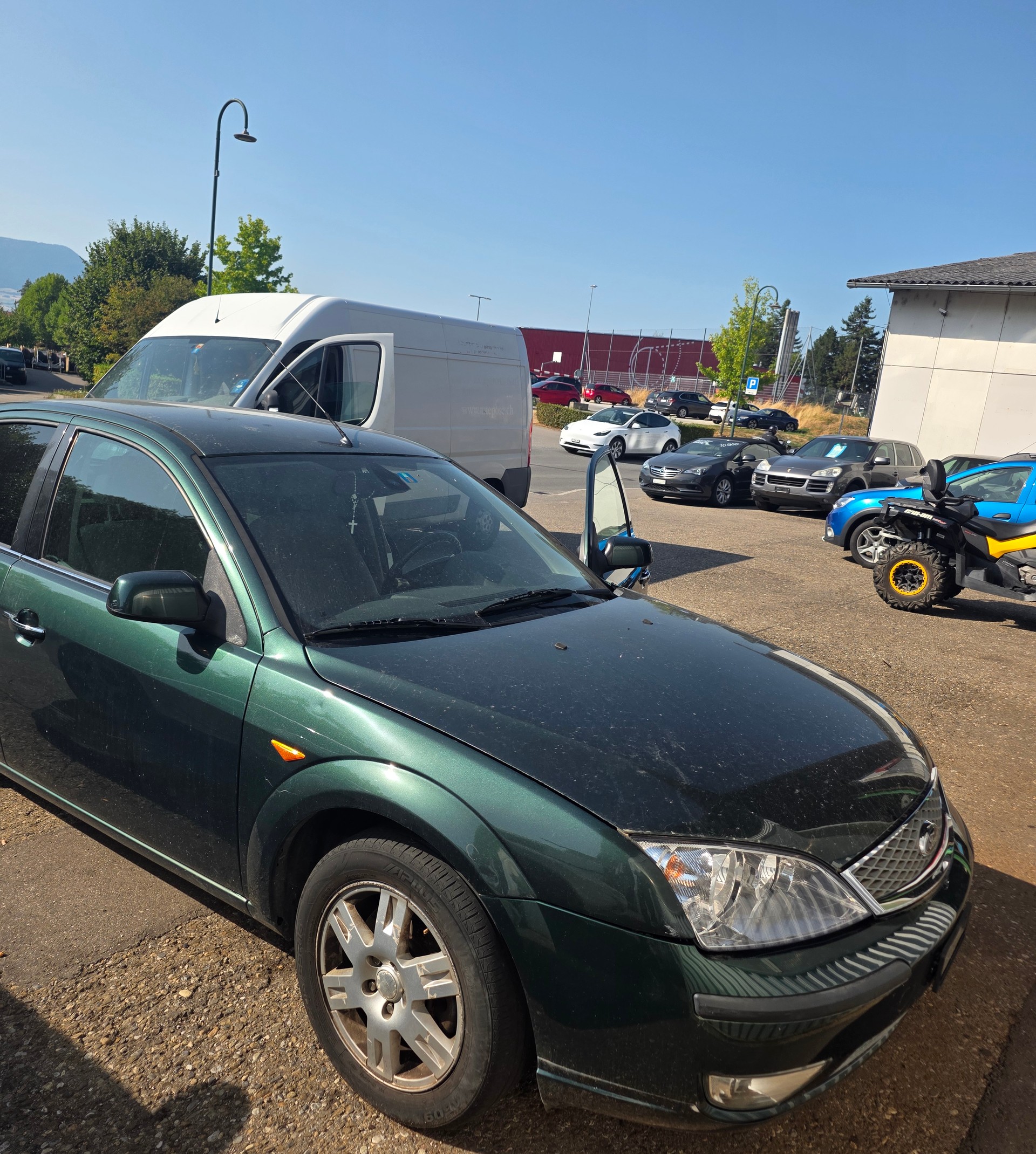 FORD Mondeo 2.0i 16V Ghia-image-0
