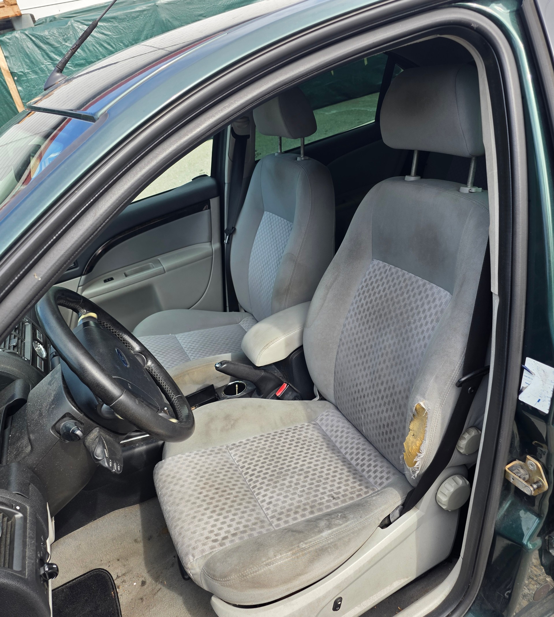 FORD Mondeo 2.0i 16V Ghia-image-2