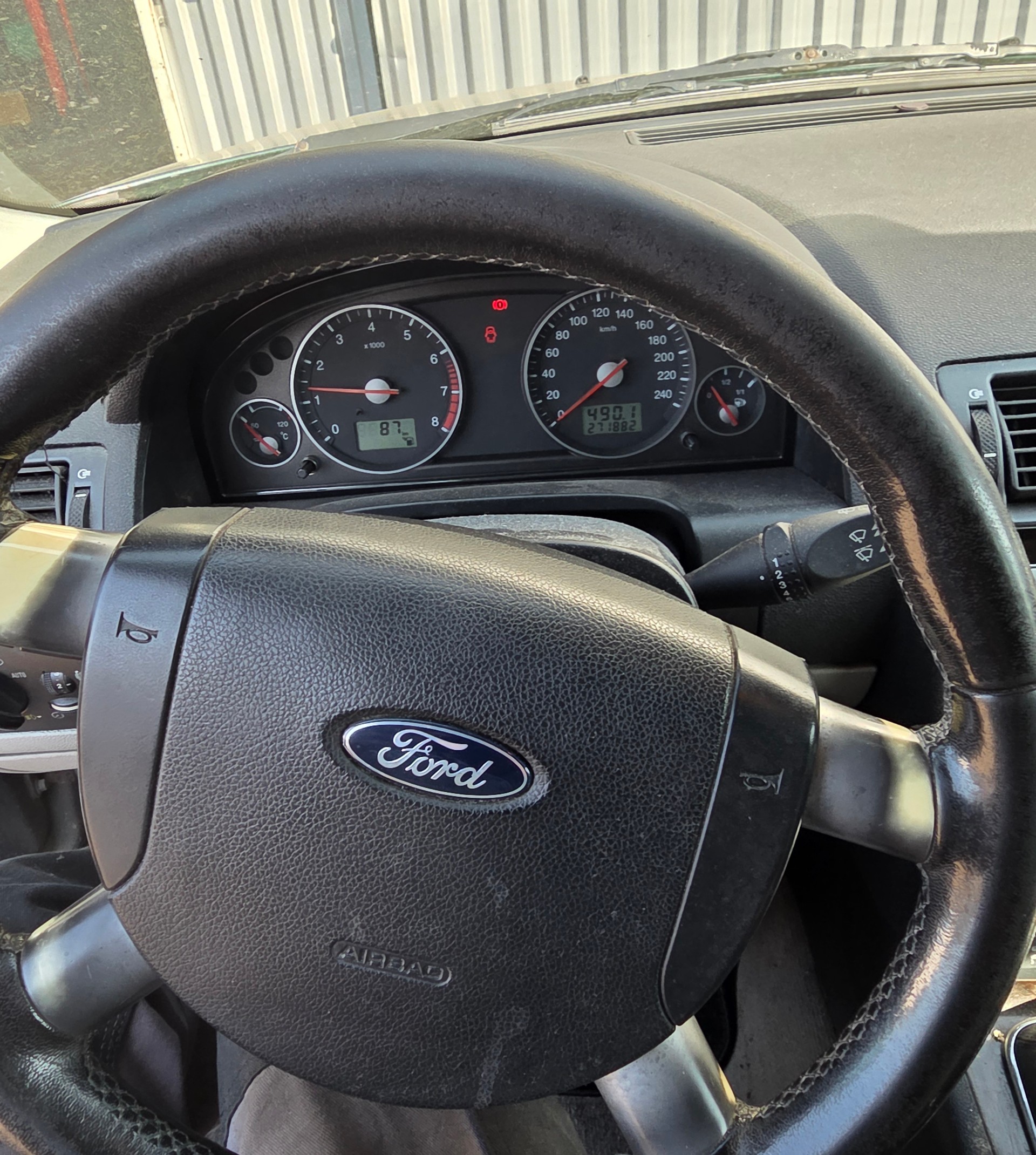 FORD Mondeo 2.0i 16V Ghia-image-3
