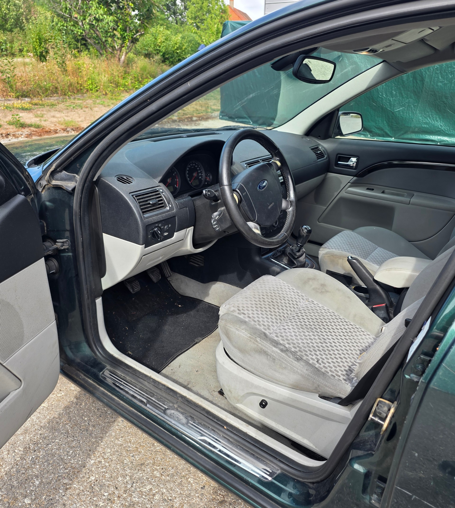 FORD Mondeo 2.0i 16V Ghia-image-9