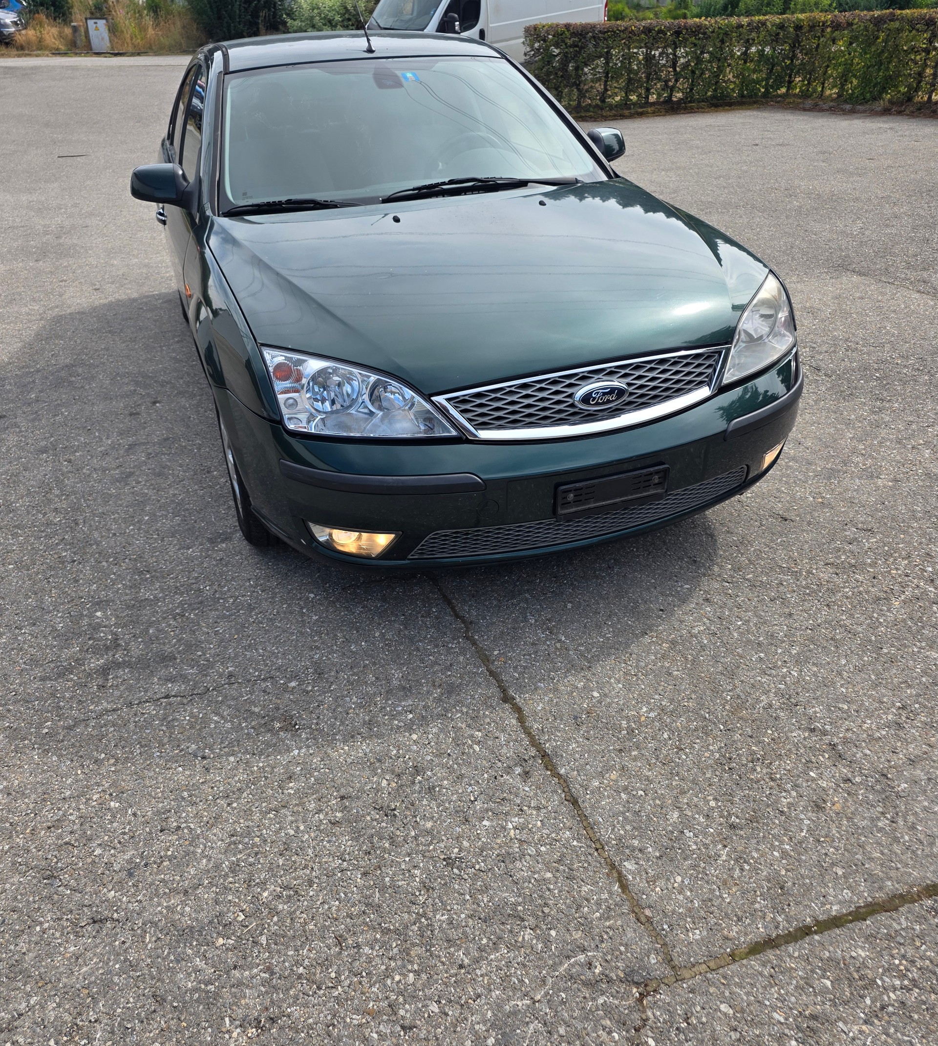 FORD Mondeo 2.0i 16V Ghia-image-1