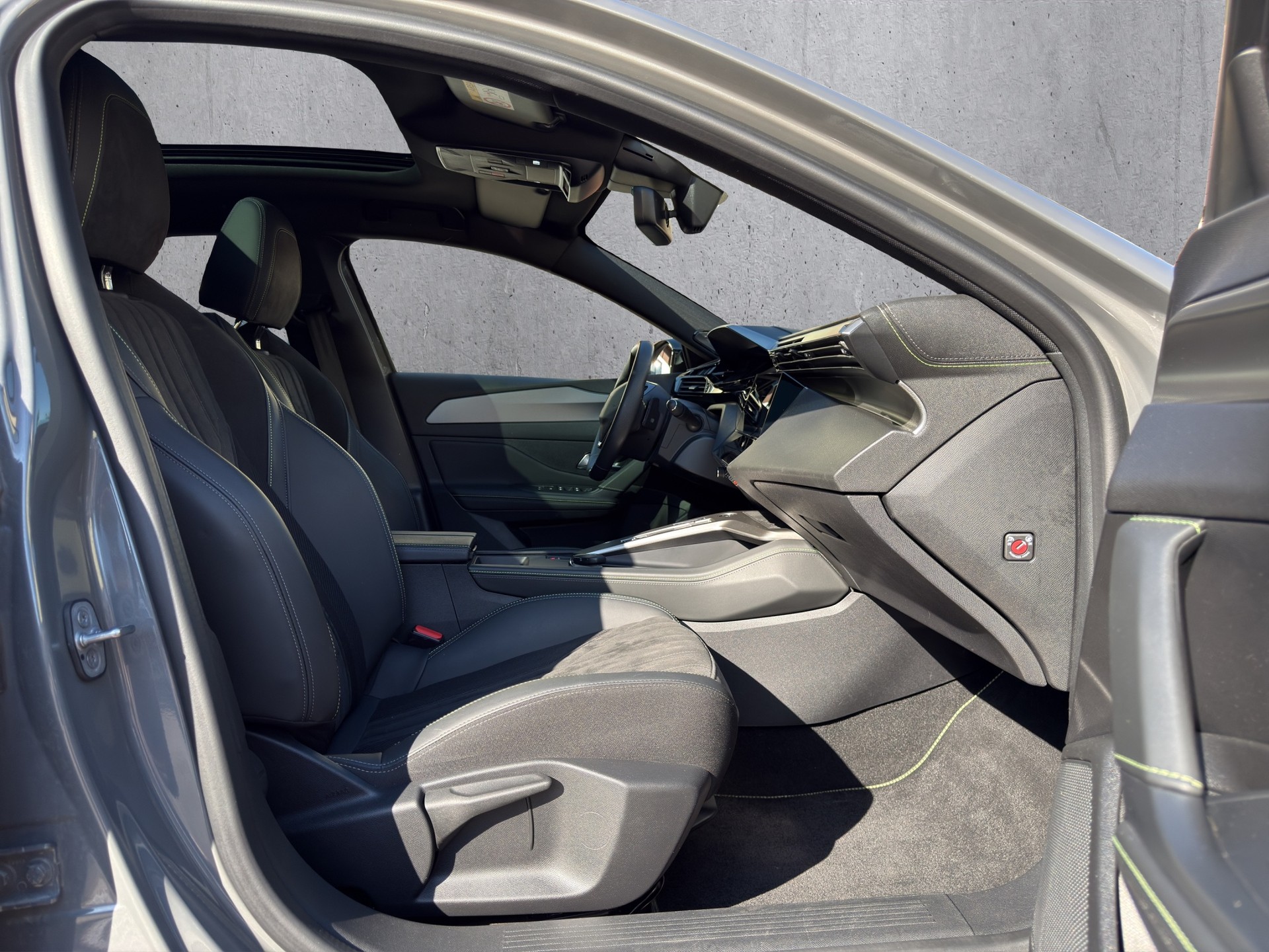 PEUGEOT 308 SW 1.2 PureTech GT-image-18