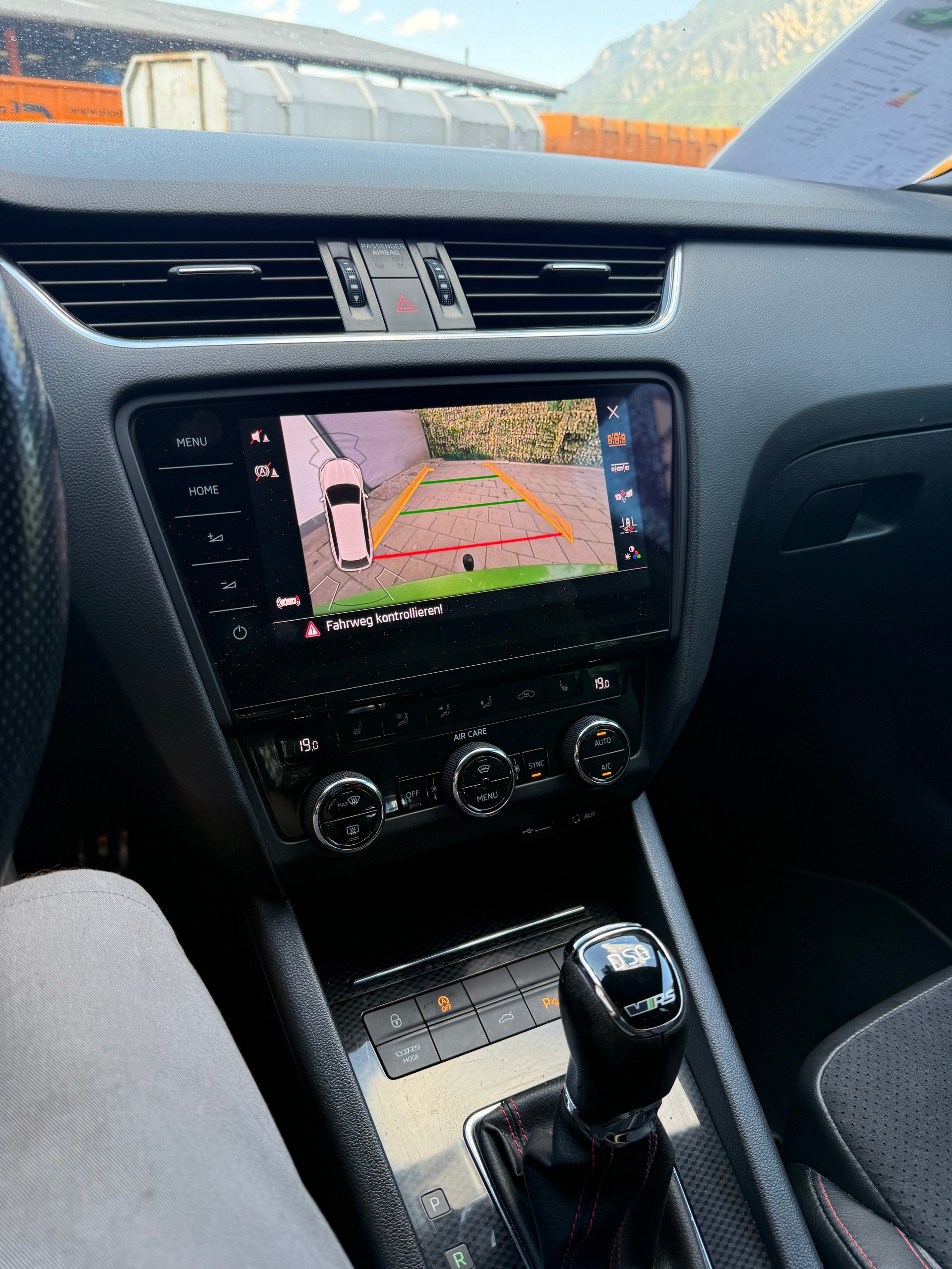 SKODA Octavia Combi 2.0 TDI RS 4x4 DSG-image-14