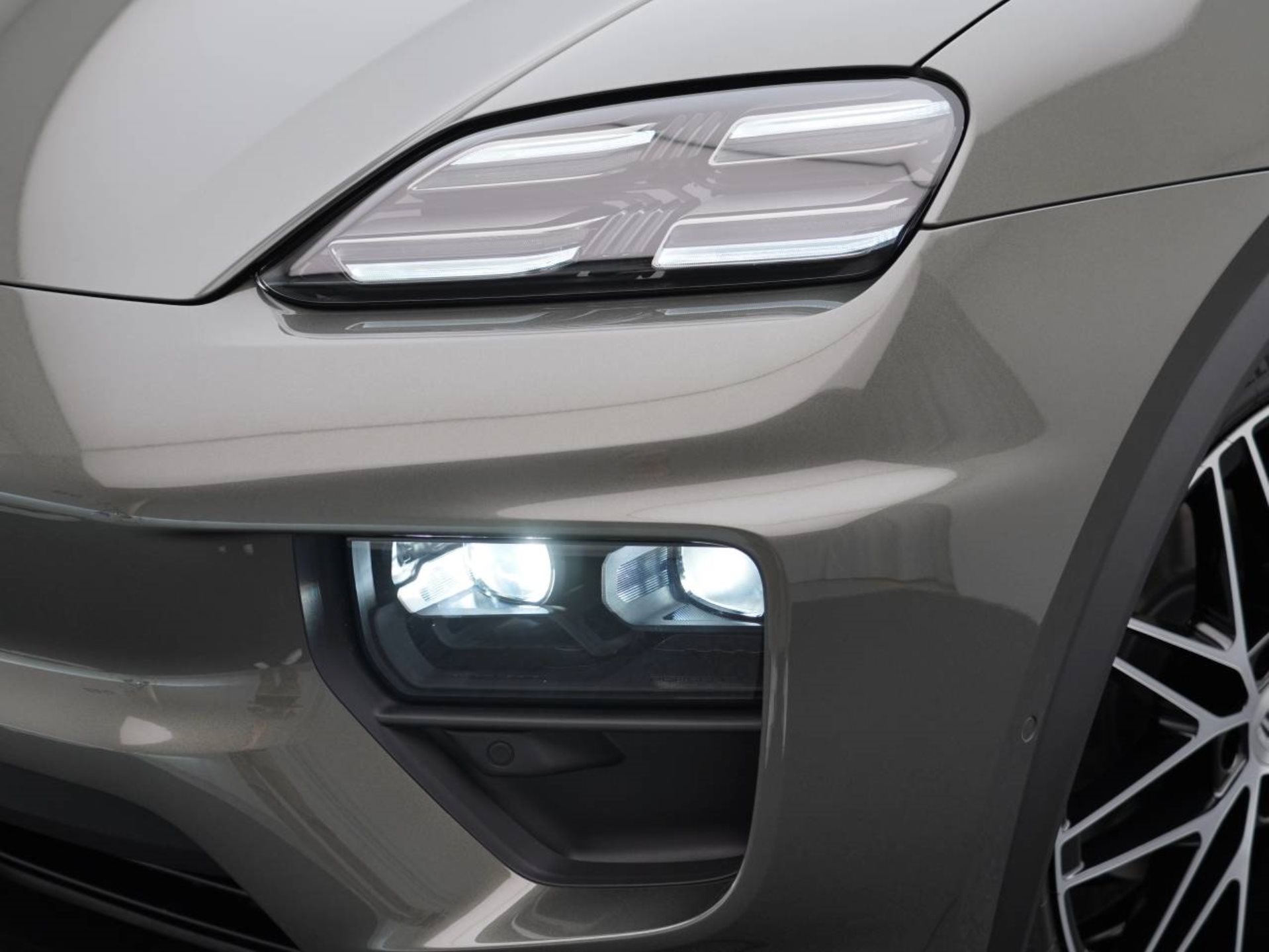 PORSCHE Macan 4-image-12