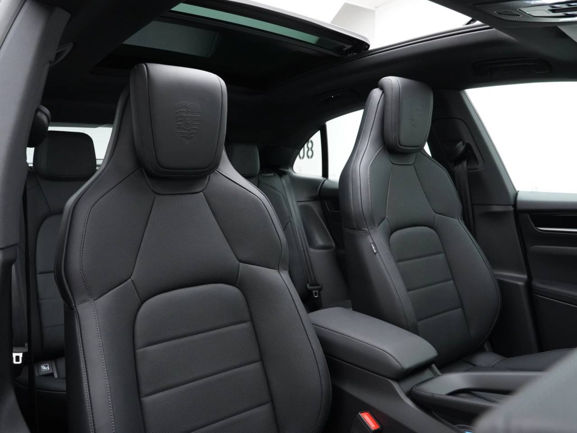 PORSCHE Macan 4-image-26