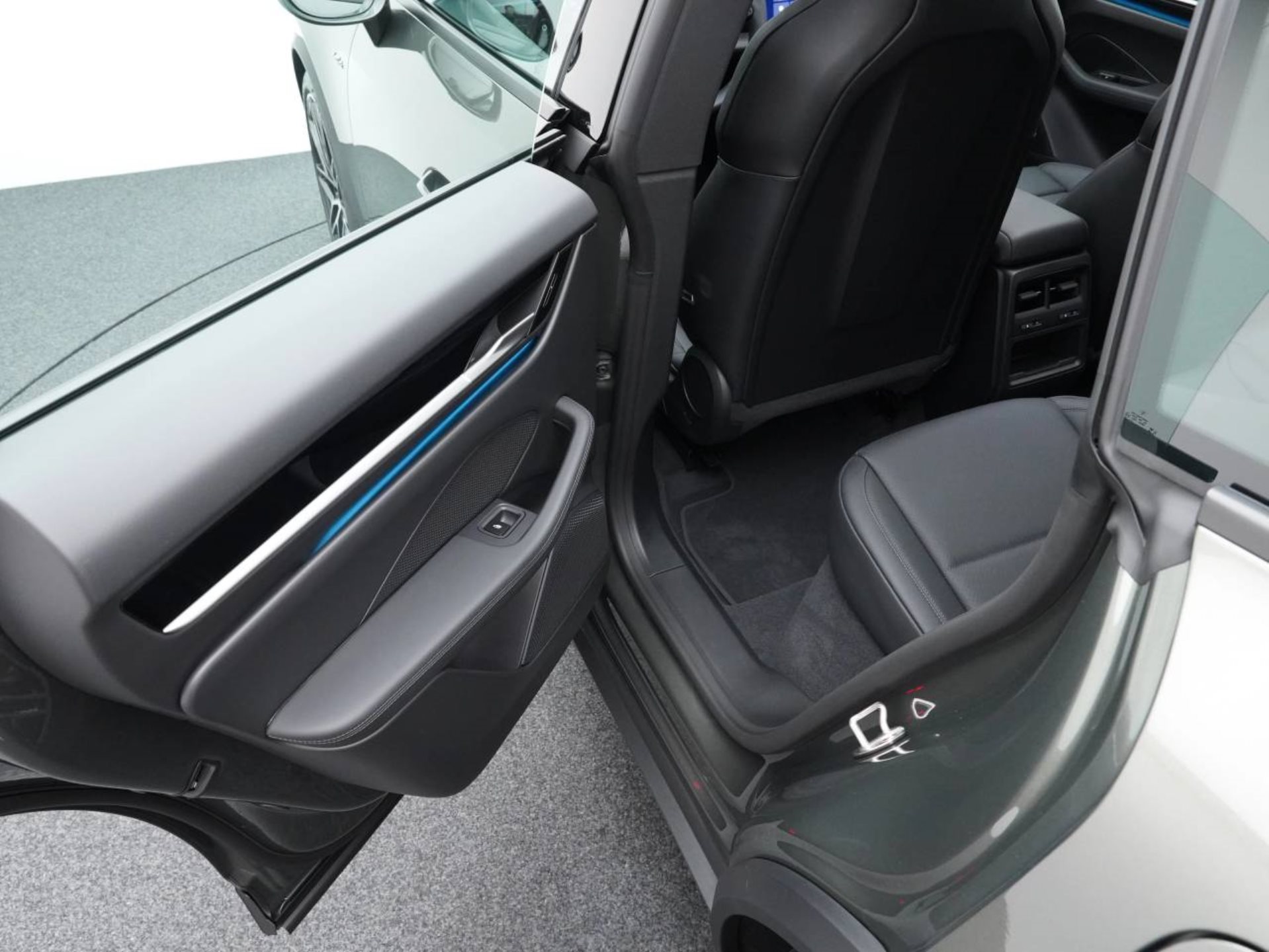 PORSCHE Macan 4-image-27