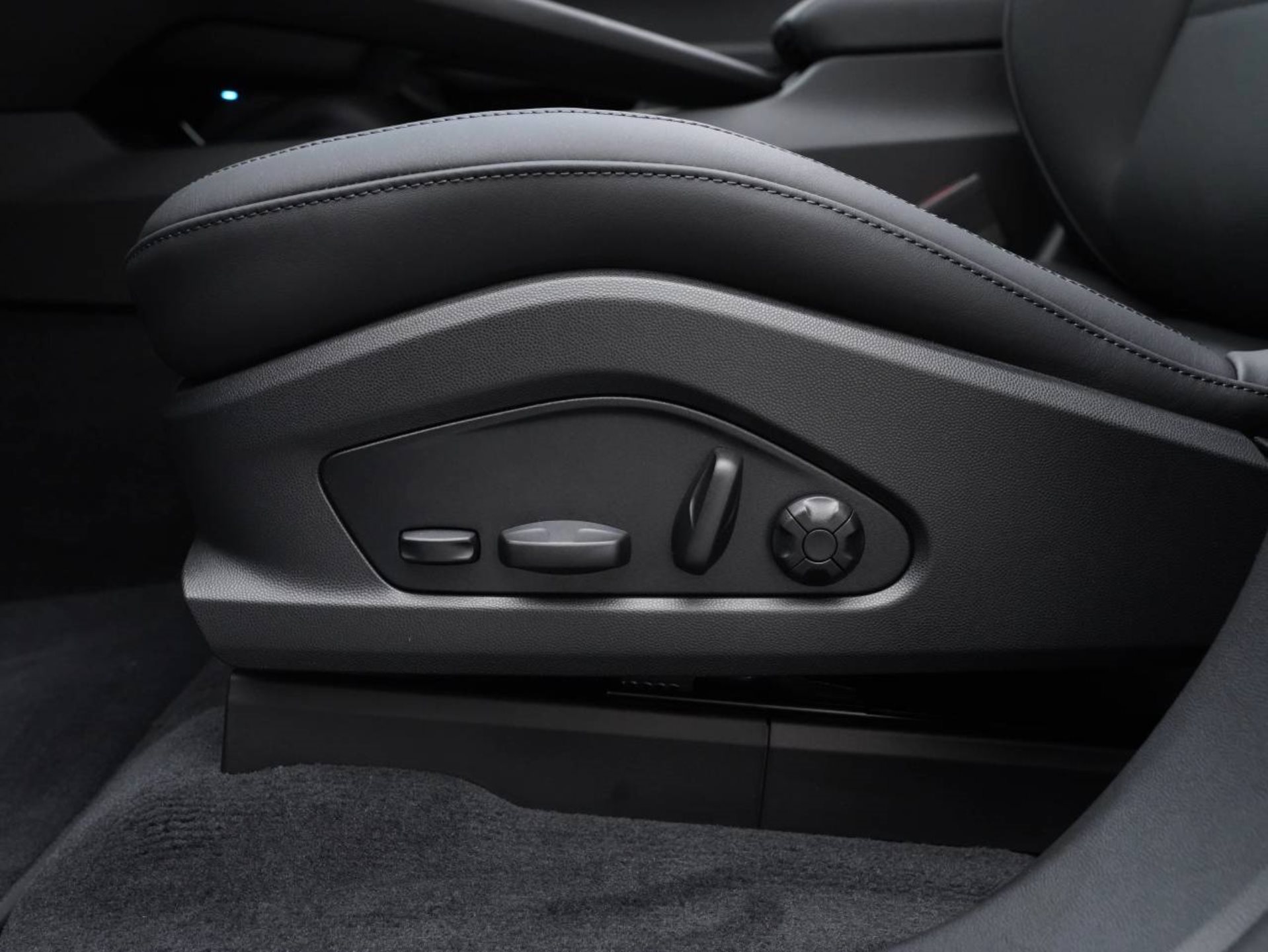PORSCHE Macan 4-image-22