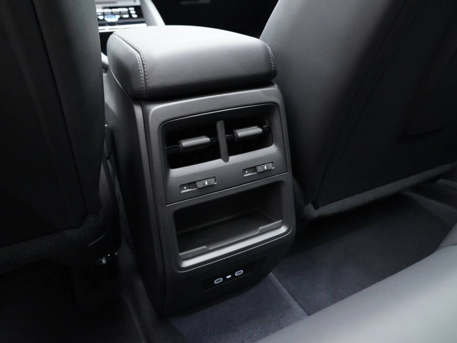 PORSCHE Macan 4-image-29