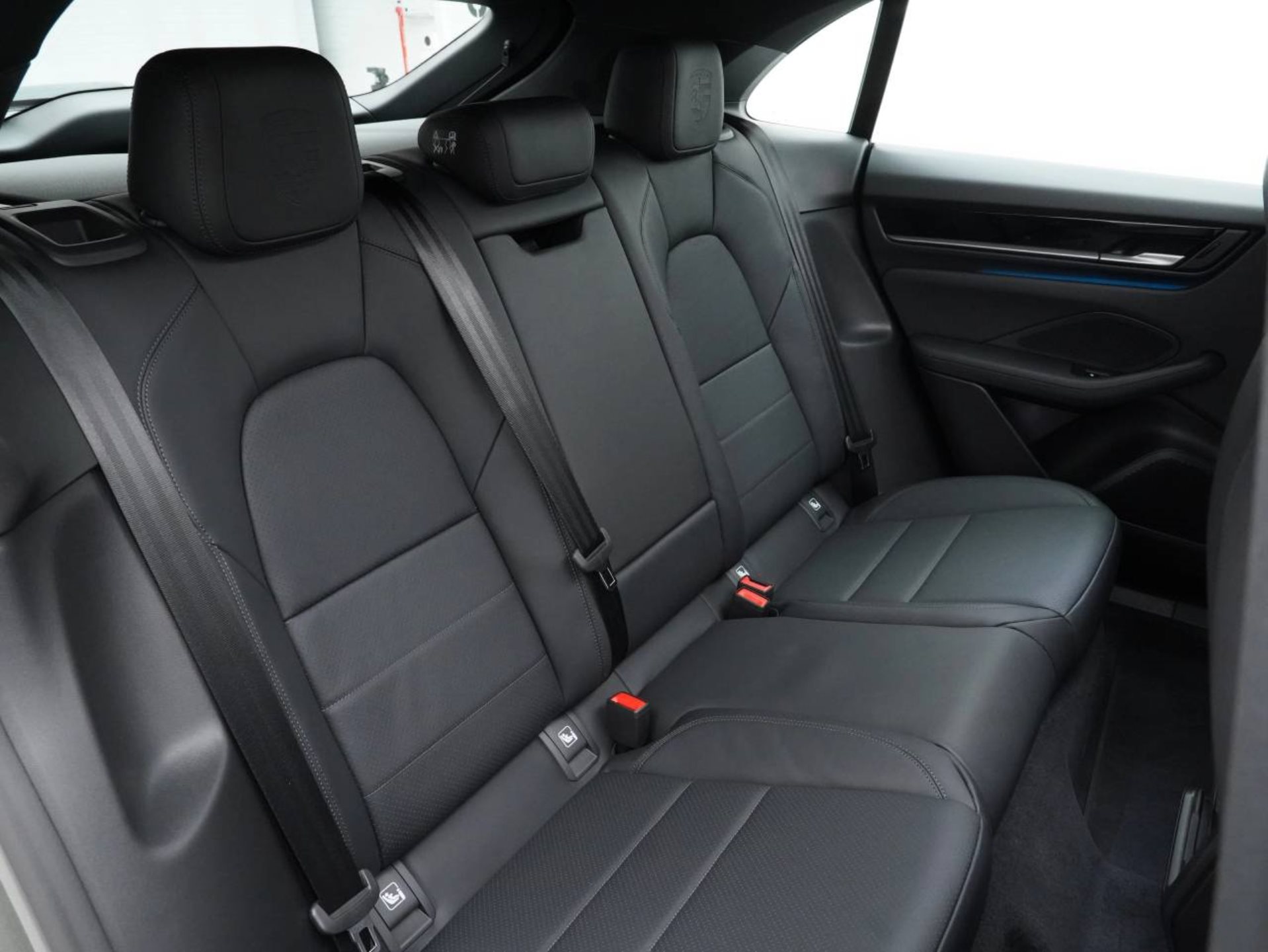PORSCHE Macan 4-image-30