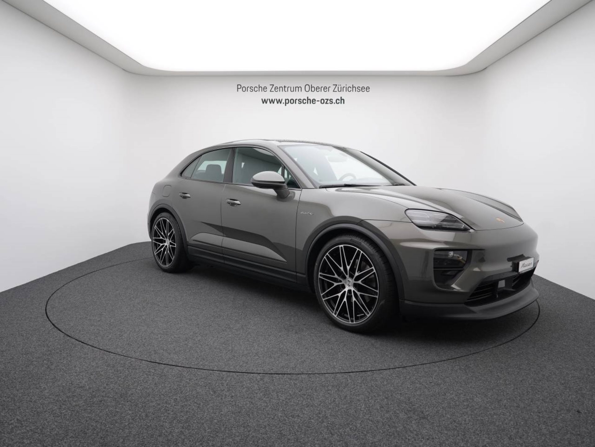 PORSCHE Macan 4-image-8