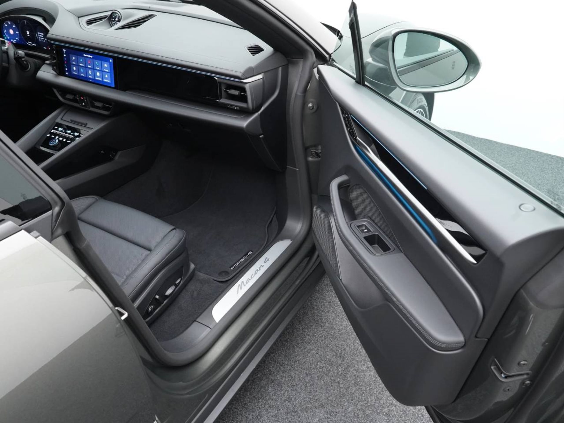 PORSCHE Macan 4-image-23