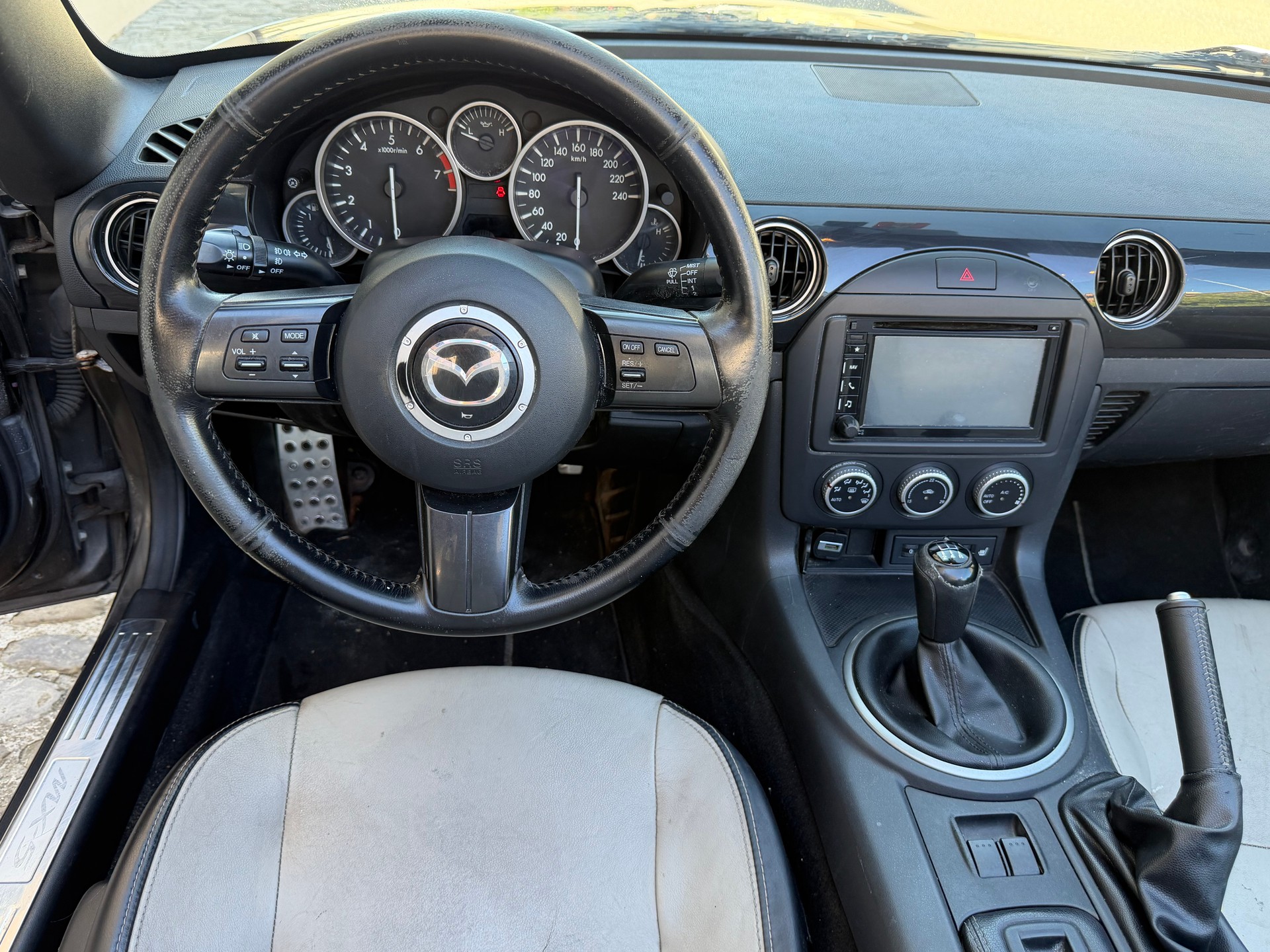 MAZDA MX-5 1.8i 16V Confort-image-6