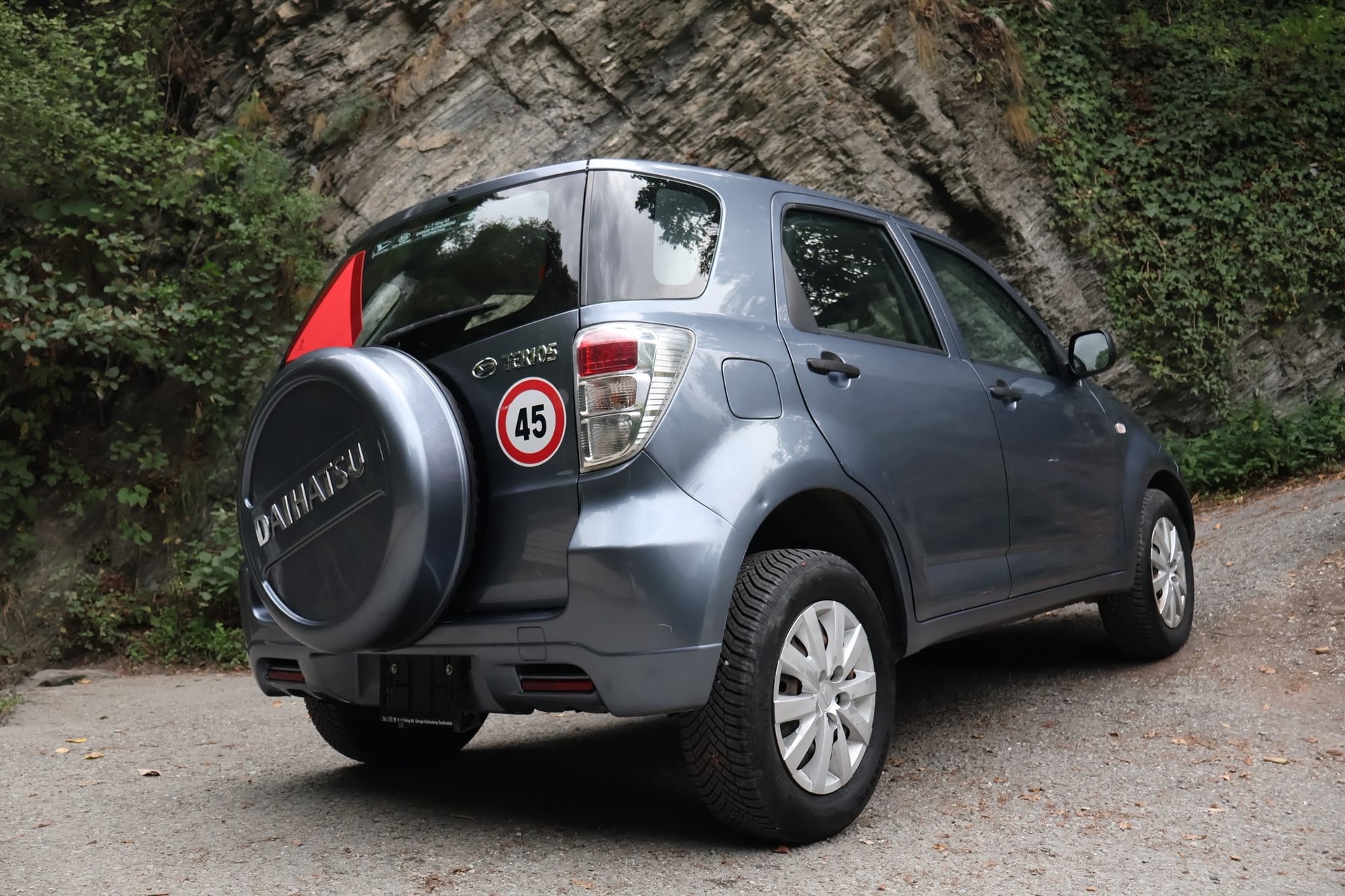 DAIHATSU Terios 1.5 16V 4Seasons 4WD Automatic-image-5