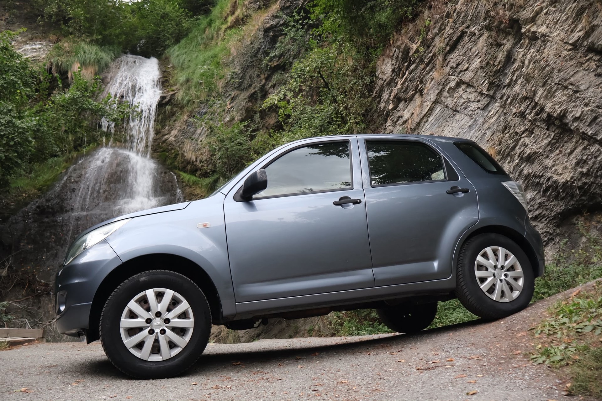 DAIHATSU Terios 1.5 16V 4Seasons 4WD Automatic-image-1