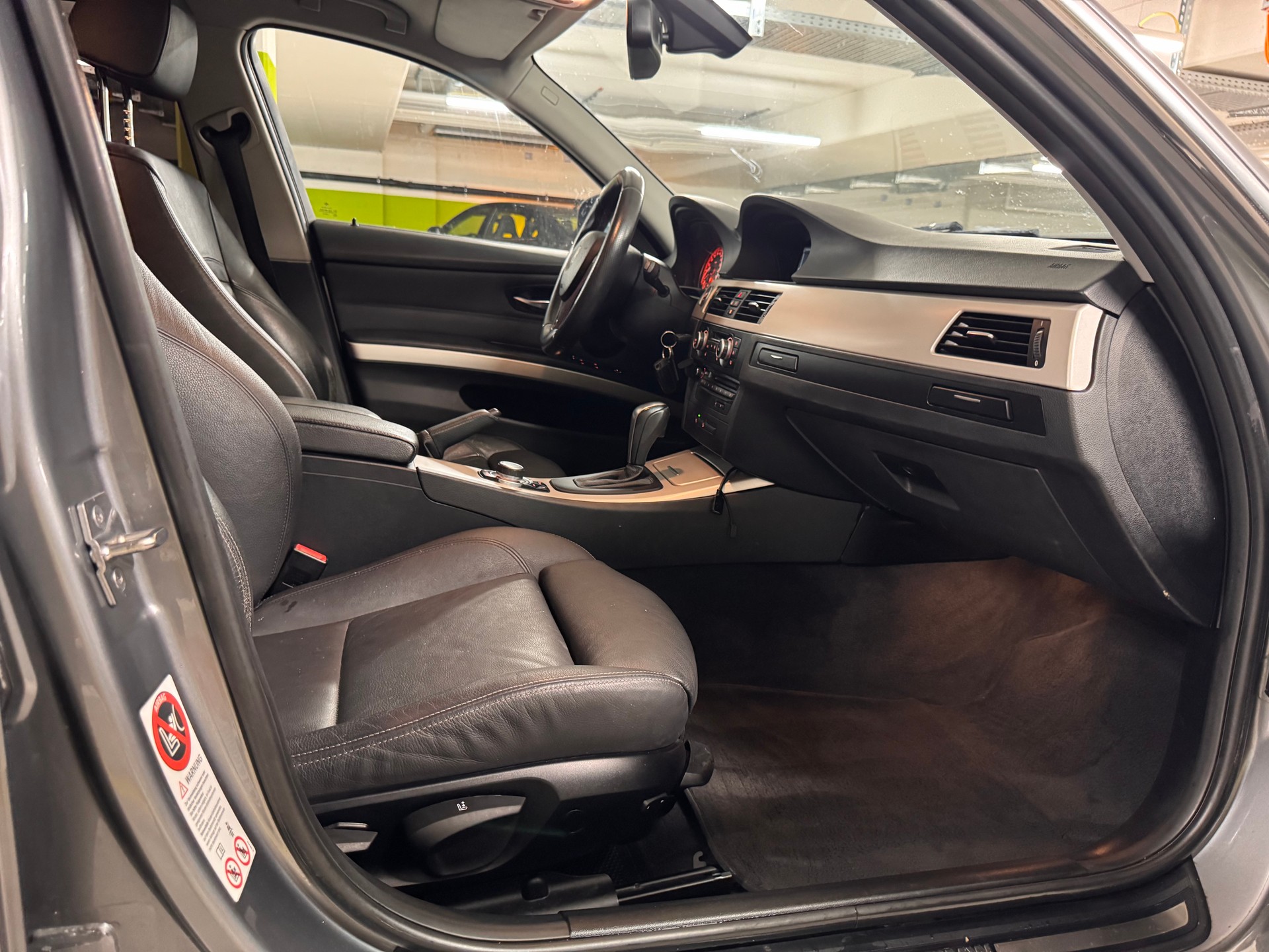 BMW 325i xDrive Touring Steptronic-image-9