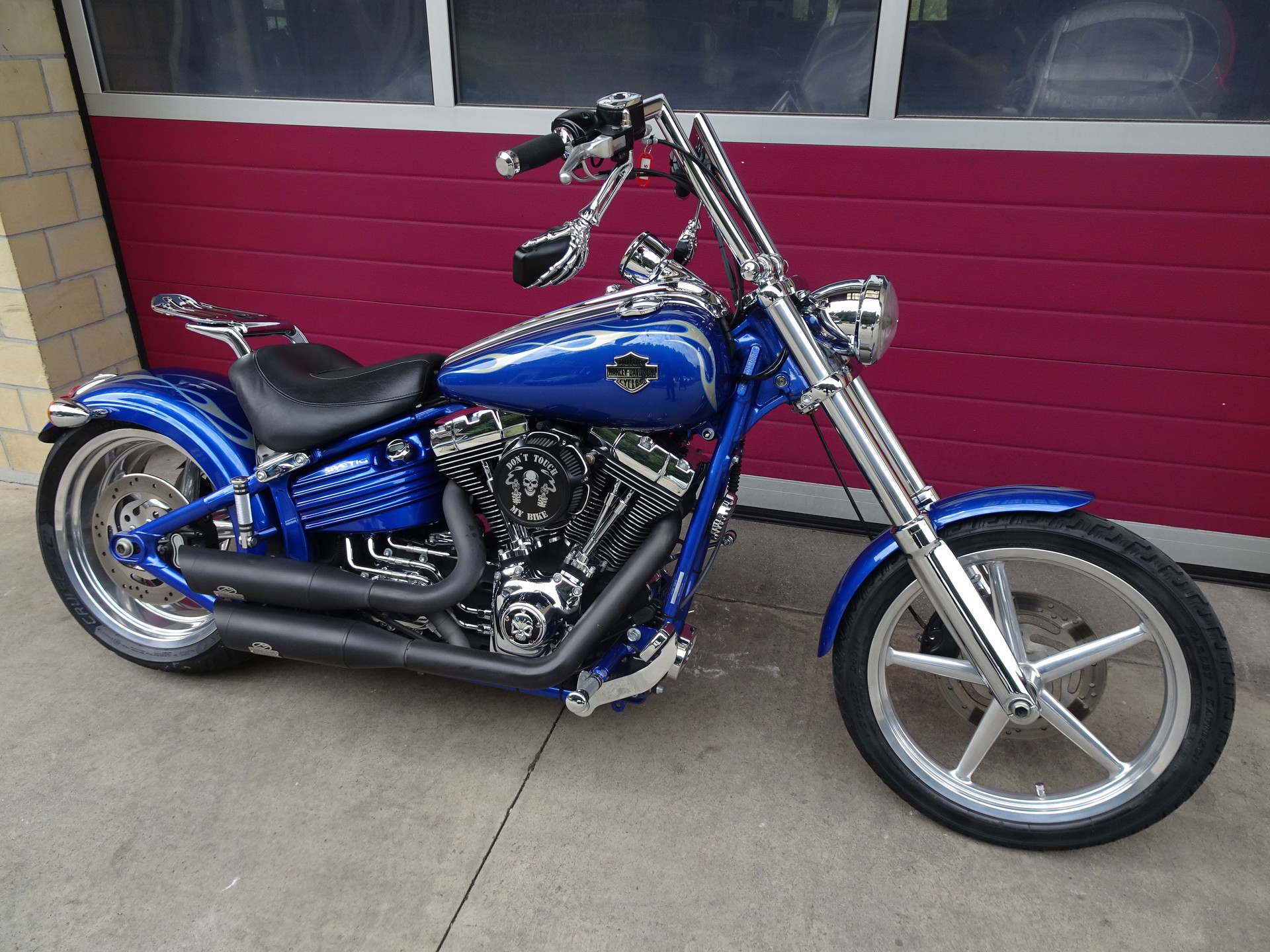 HARLEY-DAVIDSON FXCWC Rocker C-showroom-element-2