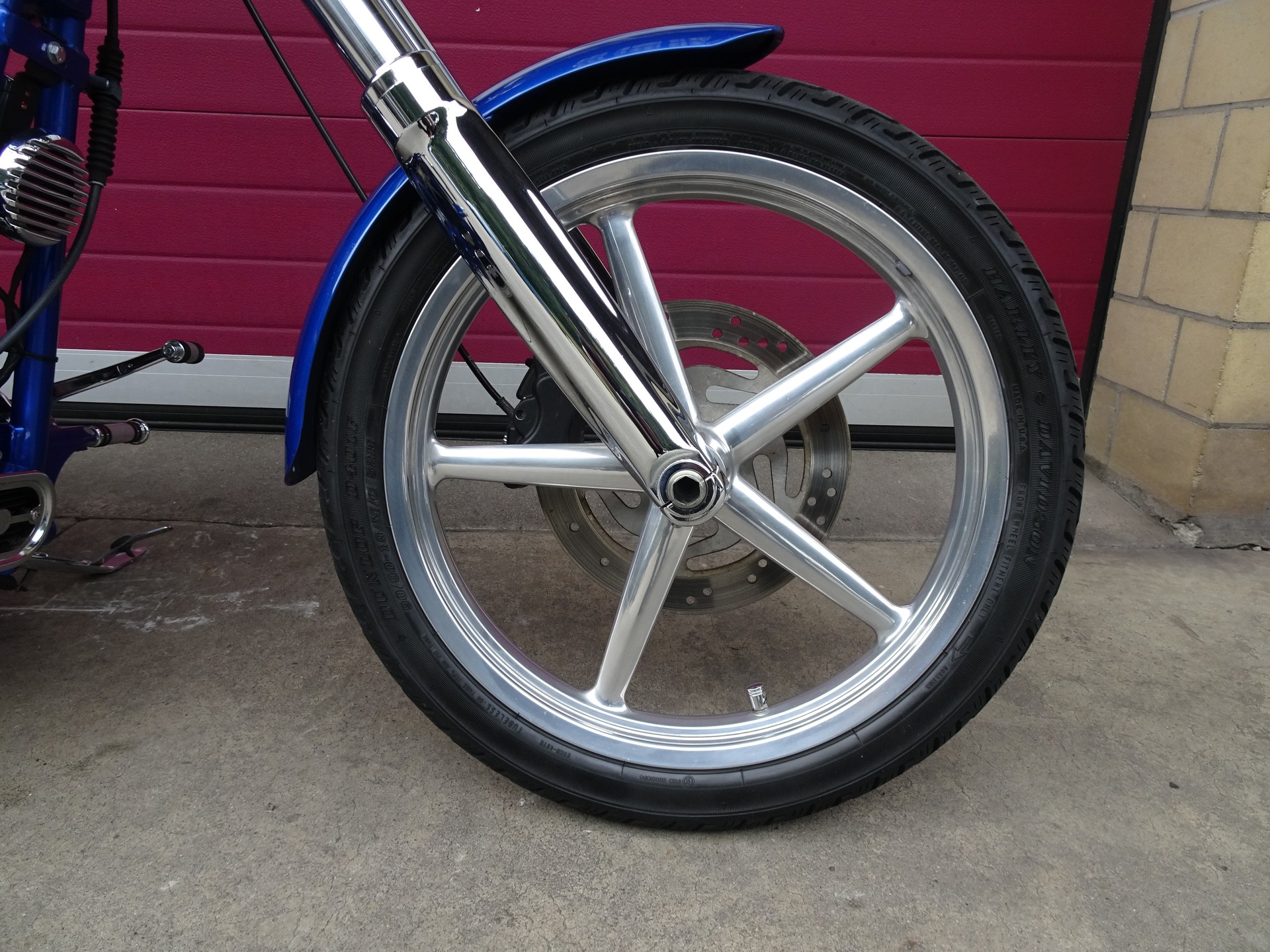 HARLEY-DAVIDSON FXCWC Rocker C-showroom-element-1
