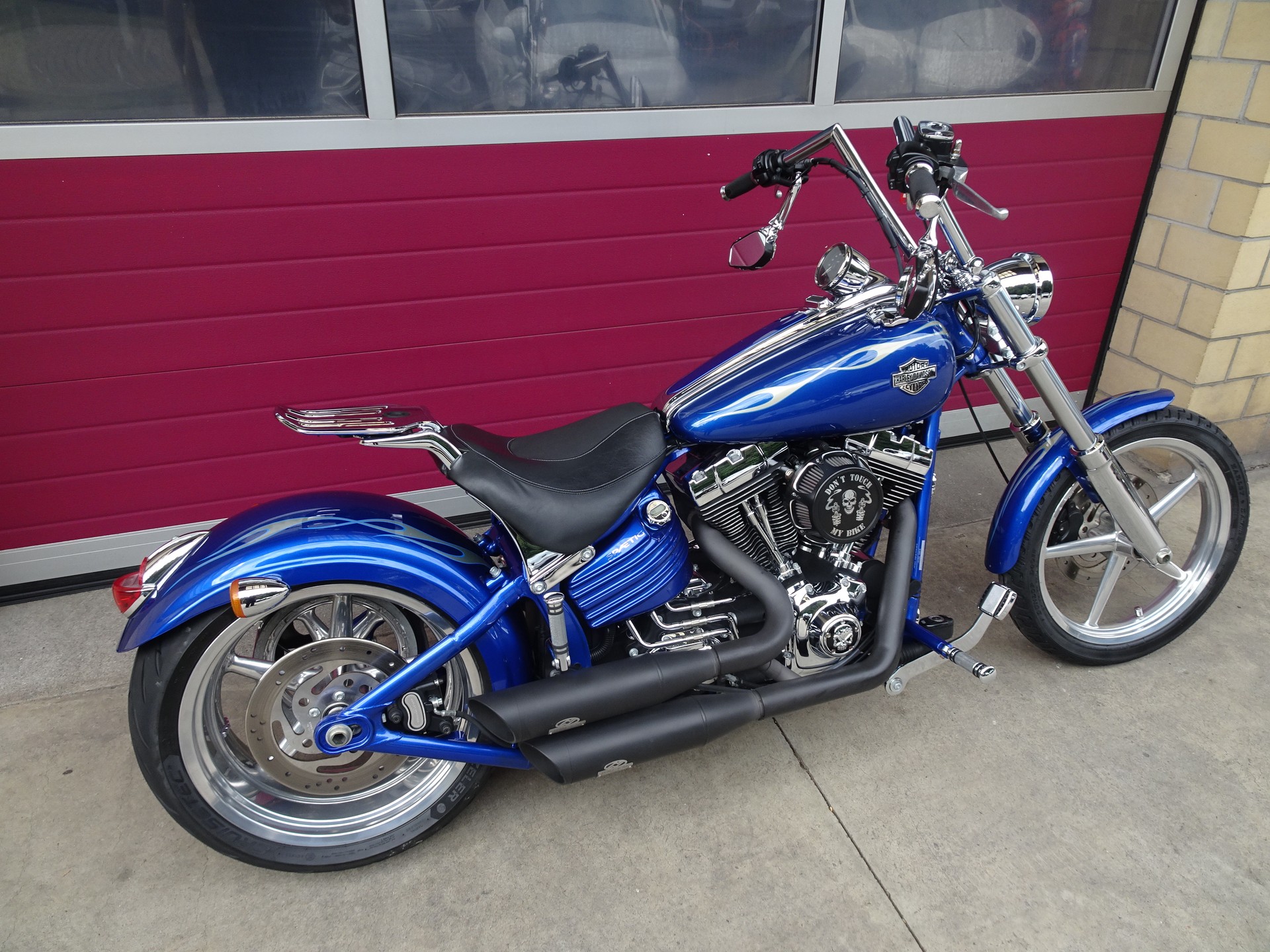 HARLEY-DAVIDSON FXCWC Rocker C-showroom-element-3