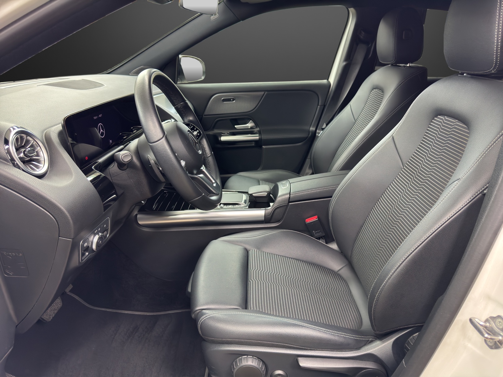 MERCEDES-BENZ GLA 200 4MProgressive 8G-image-9