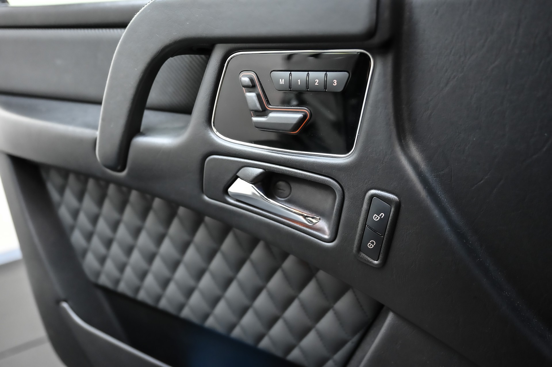 MERCEDES-BENZ G 63 AMG Exclusive Edition 463-image-33