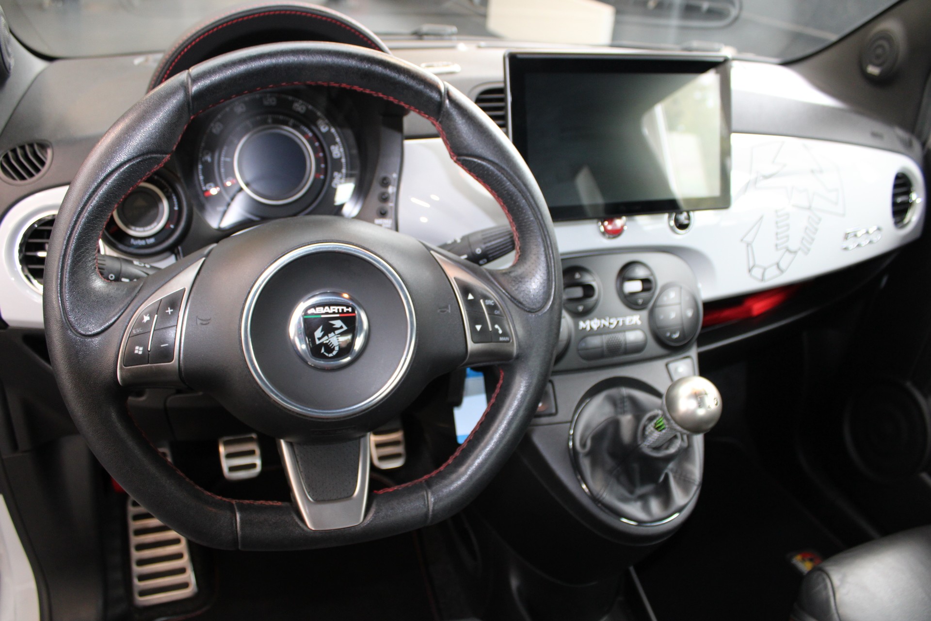 FIAT 500 1.4 16V Turbo Abarth-image-4