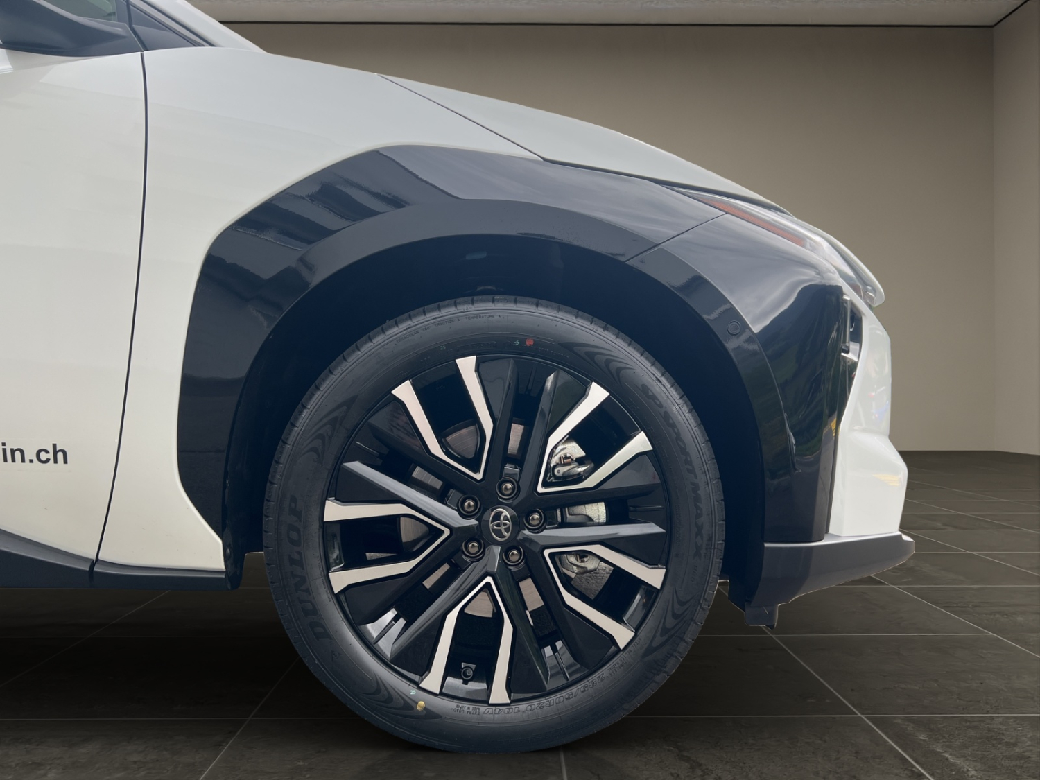 TOYOTA bZ4X Premium AWD-image-26