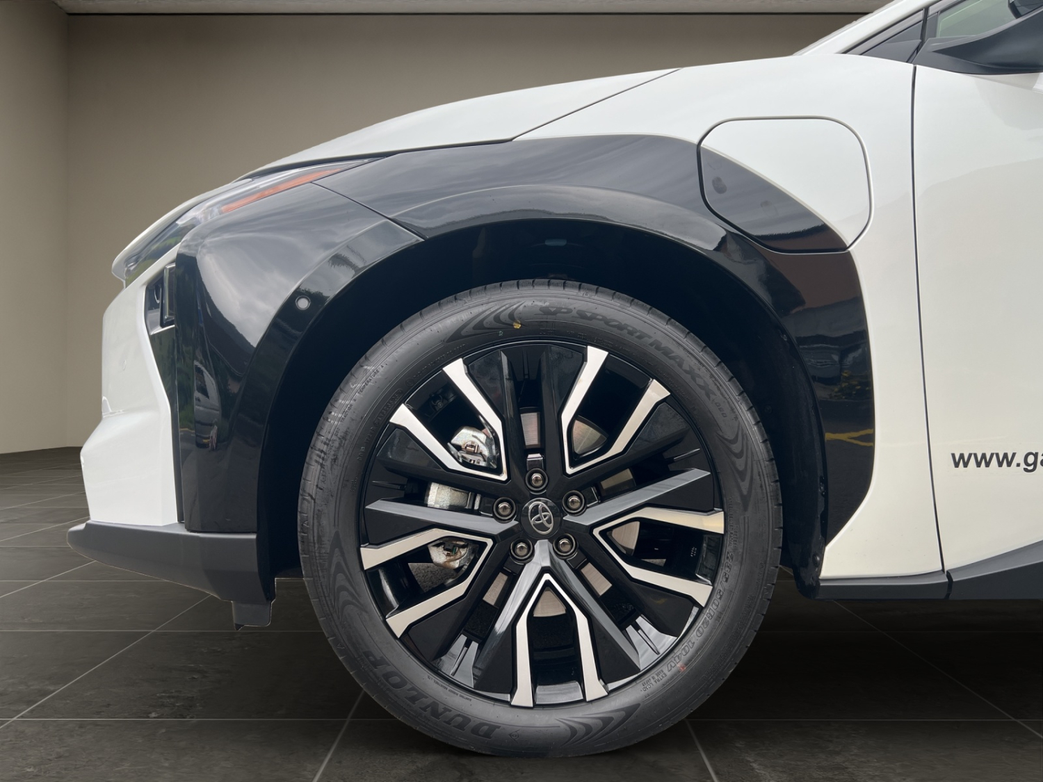 TOYOTA bZ4X Premium AWD-image-27