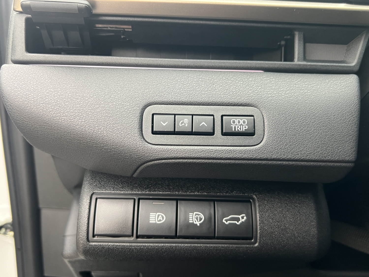 TOYOTA bZ4X Premium AWD-image-17