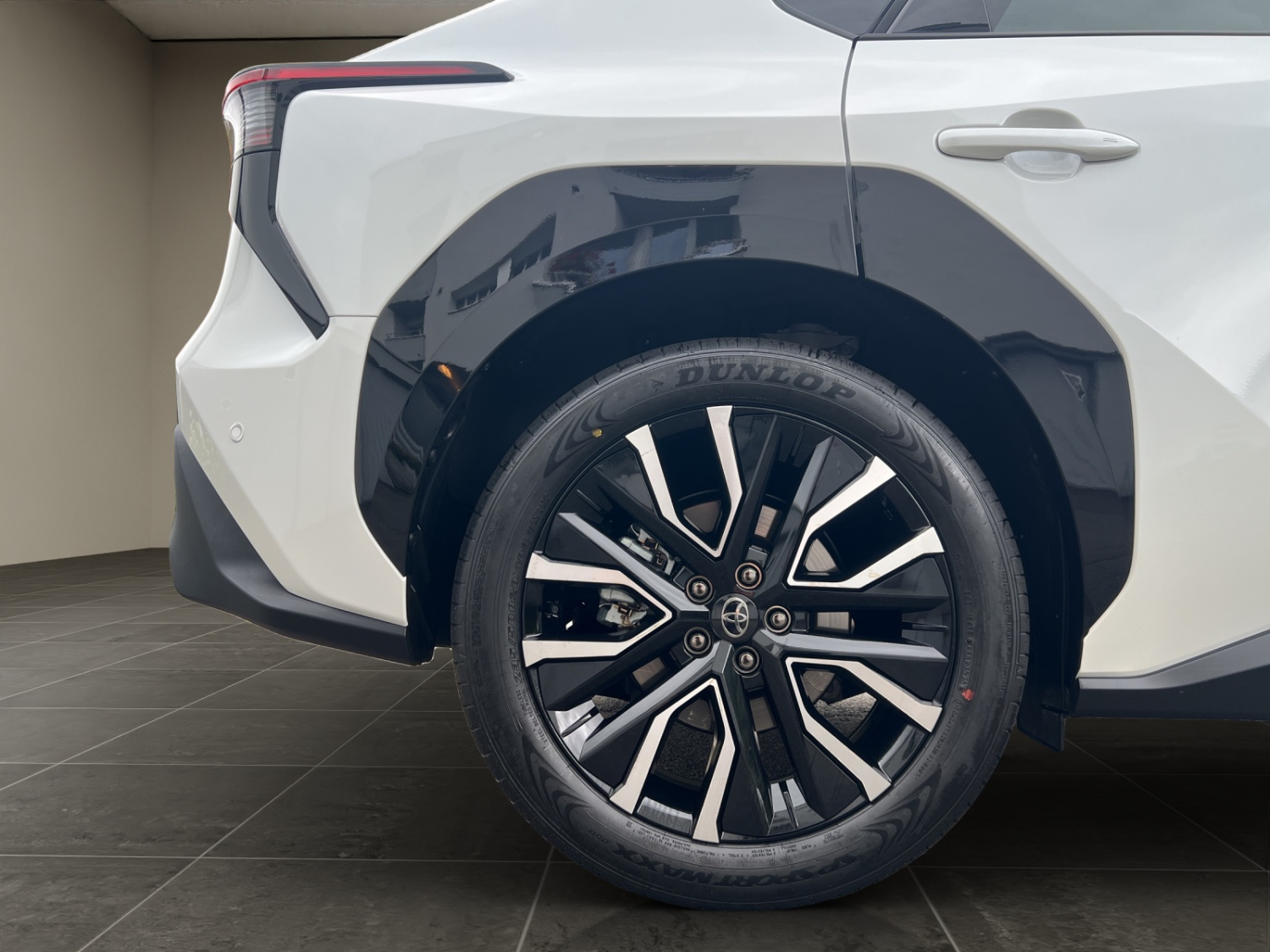 TOYOTA bZ4X Premium AWD-image-25