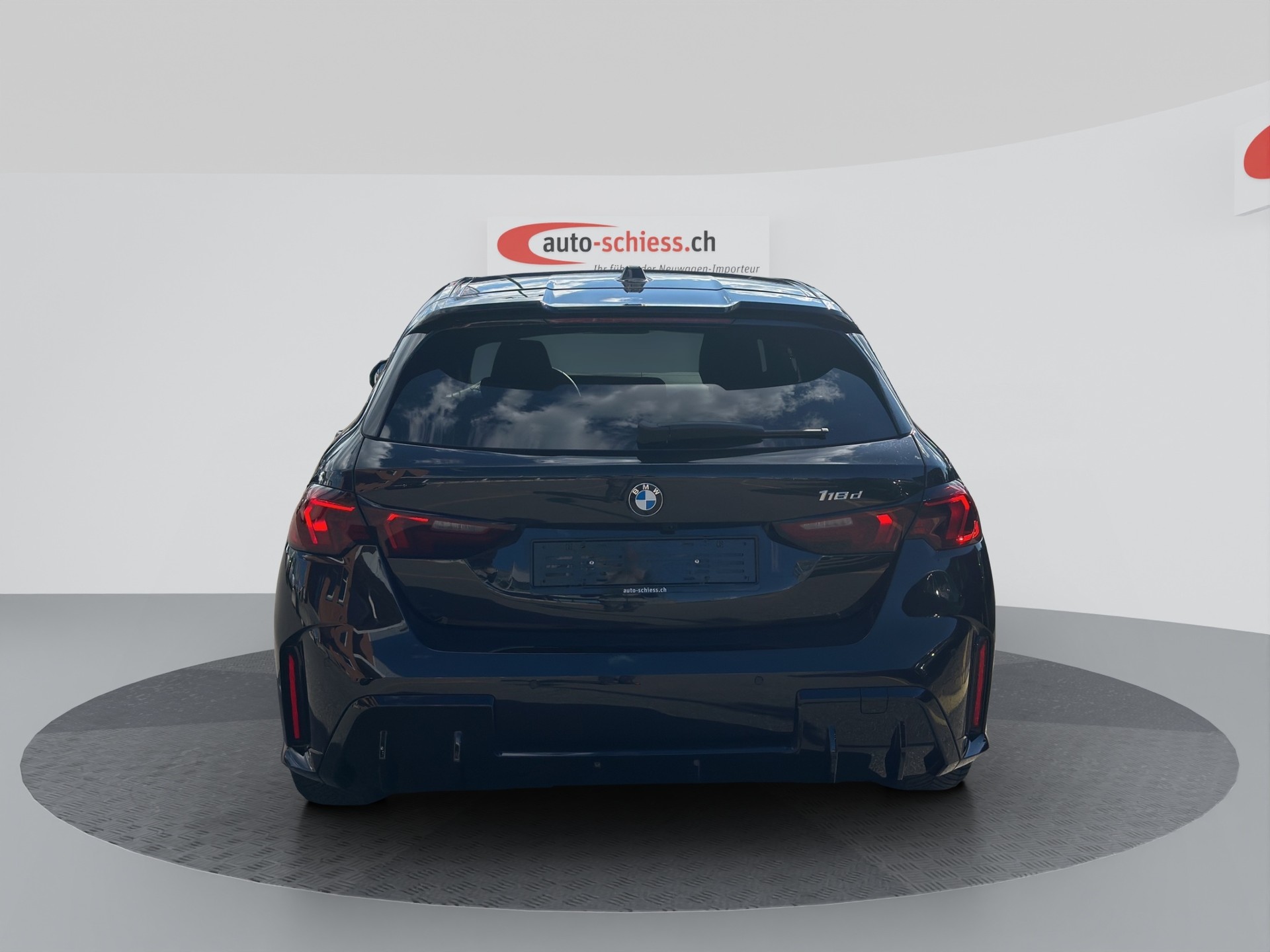 BMW 118d Steptronic M Sport Pro-image-1