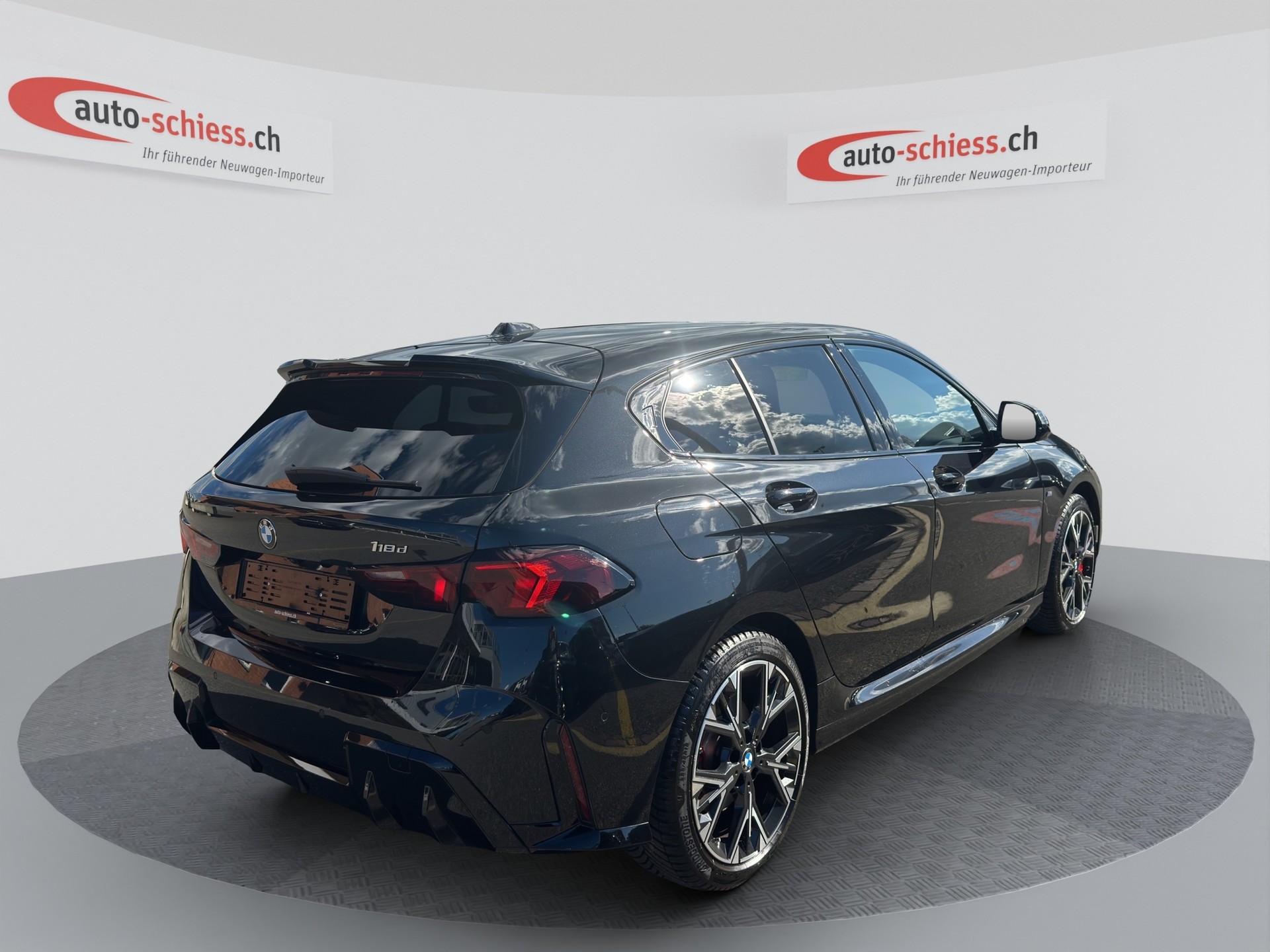 BMW 118d Steptronic M Sport Pro-image-3