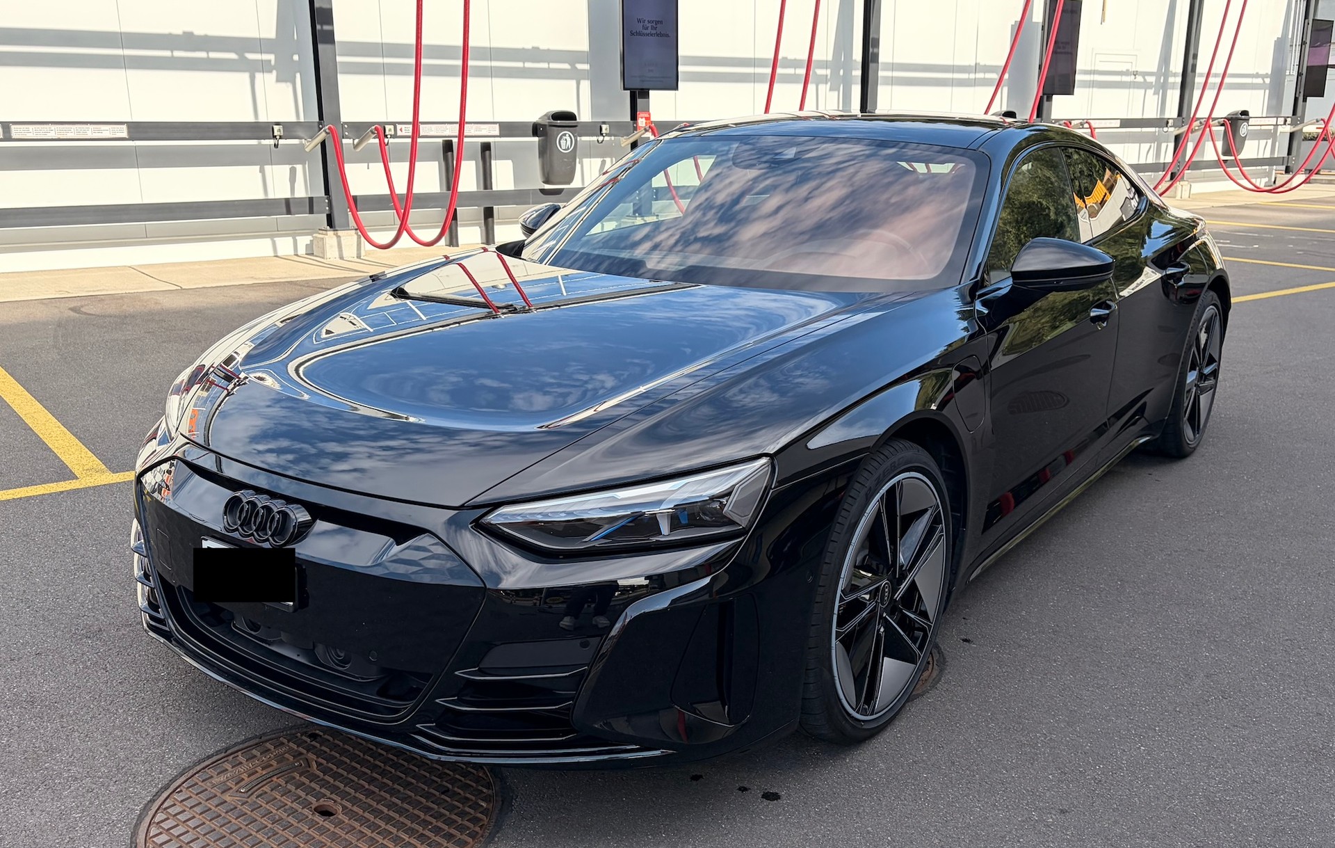 AUDI RS e-tron GT quattro-image-0