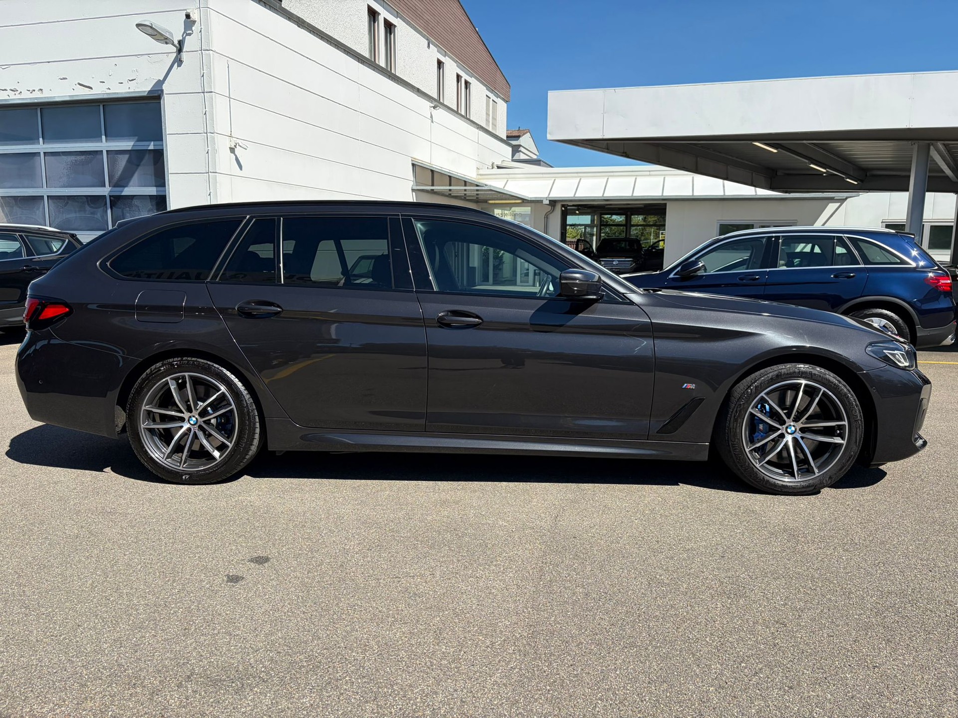 BMW 530d xDrive 48V Touring M Sport Pro Steptronic-image-4