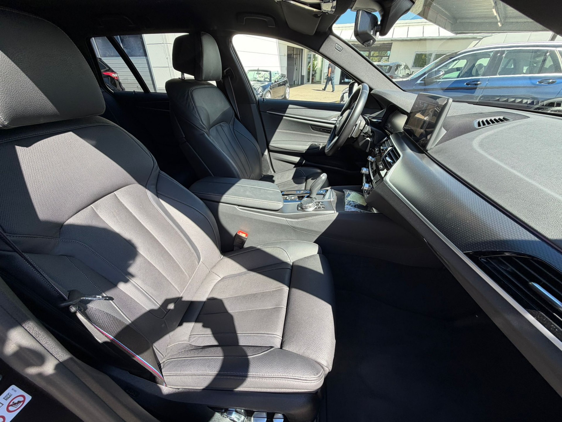 BMW 530d xDrive 48V Touring M Sport Pro Steptronic-image-12