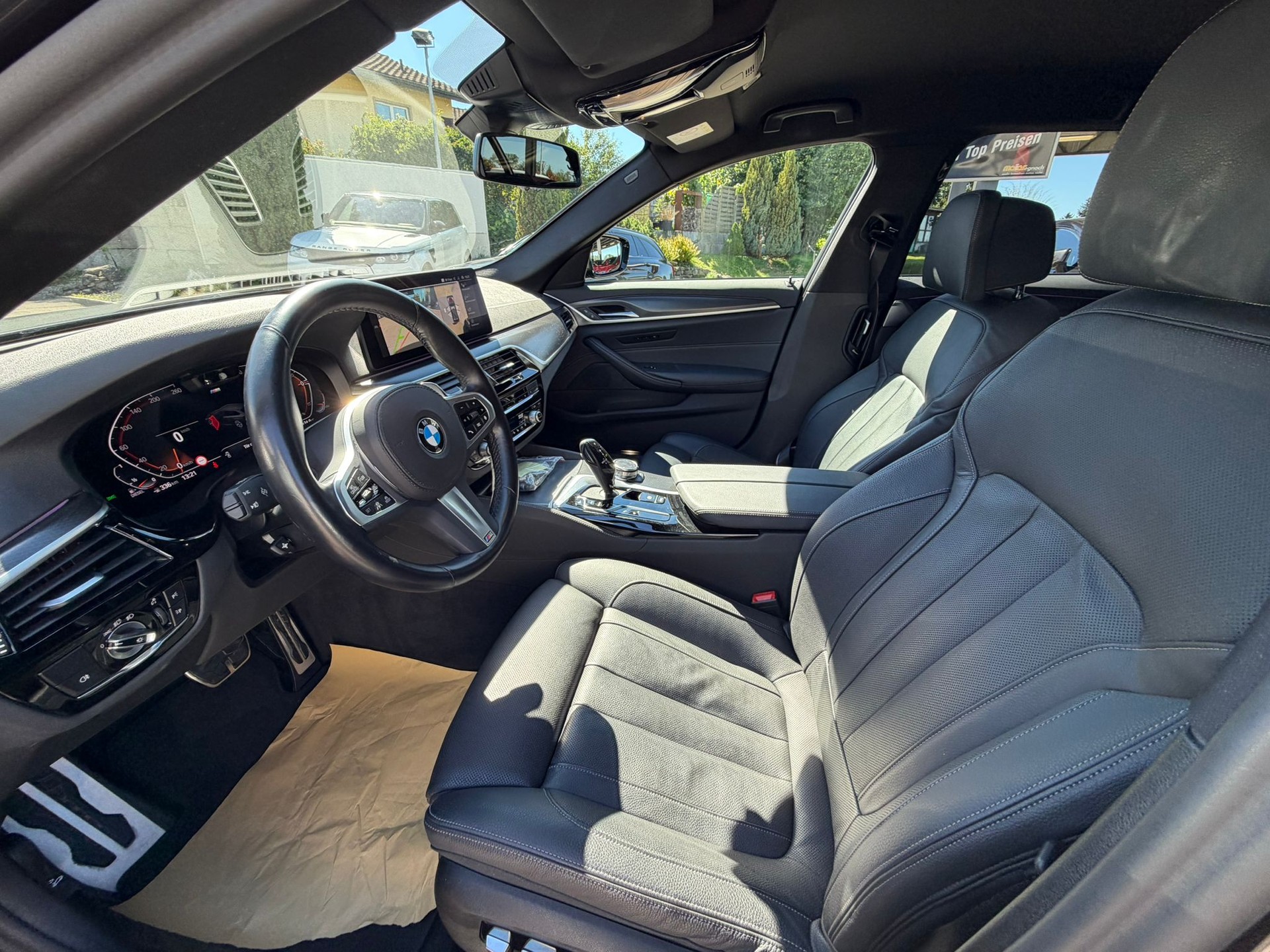 BMW 530d xDrive 48V Touring M Sport Pro Steptronic-image-11
