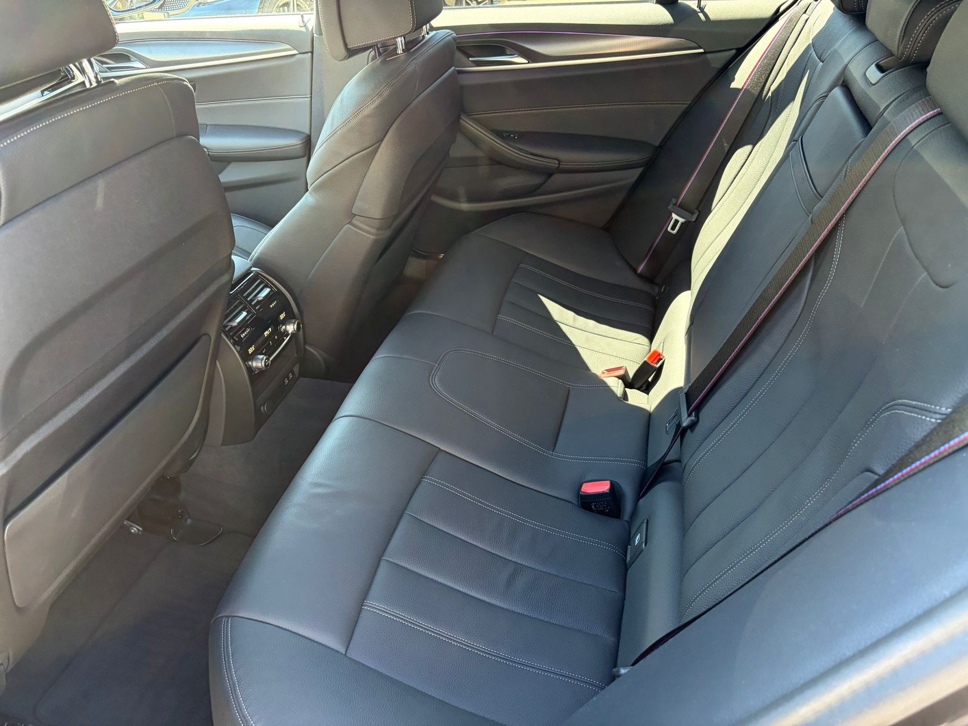 BMW 530d xDrive 48V Touring M Sport Pro Steptronic-image-13