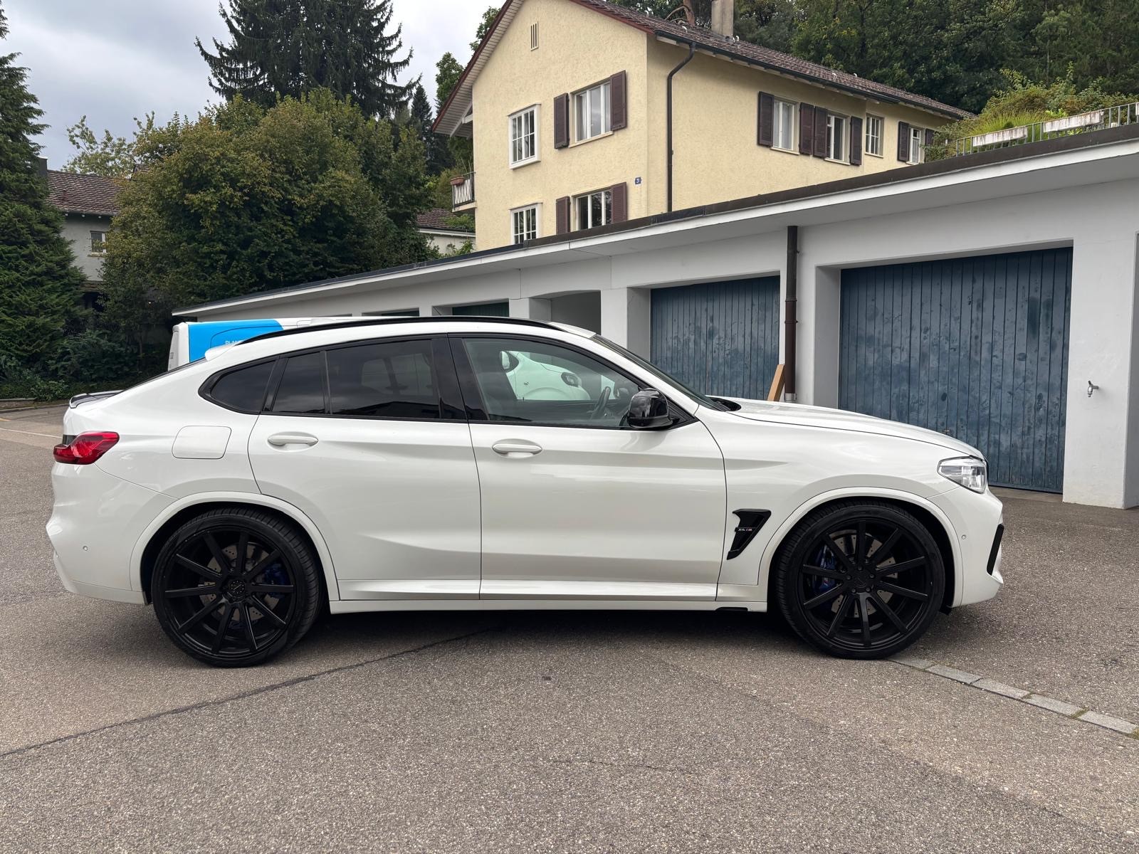 BMW M Competition-image-2