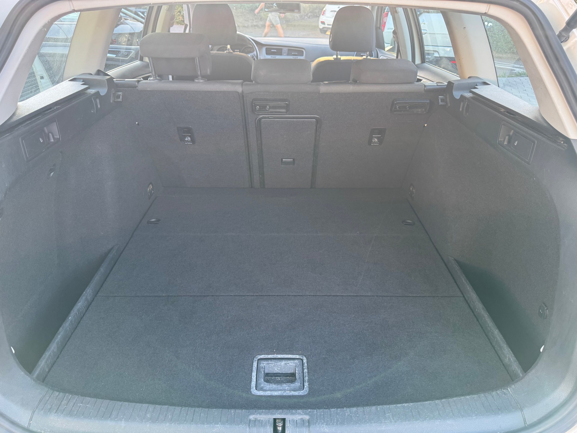 VW Golf Variant 1.6 TDI Comfortline DSG-image-8