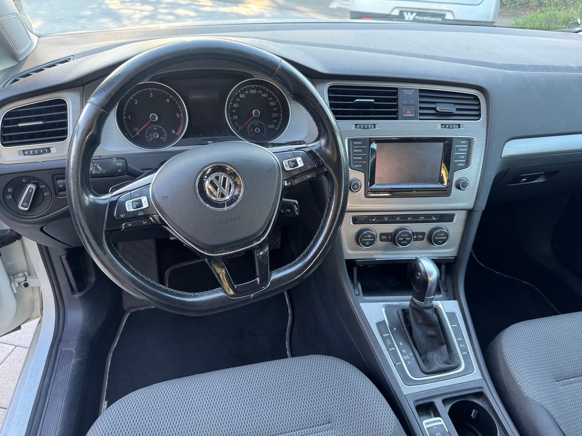 VW Golf Variant 1.6 TDI Comfortline DSG-image-7
