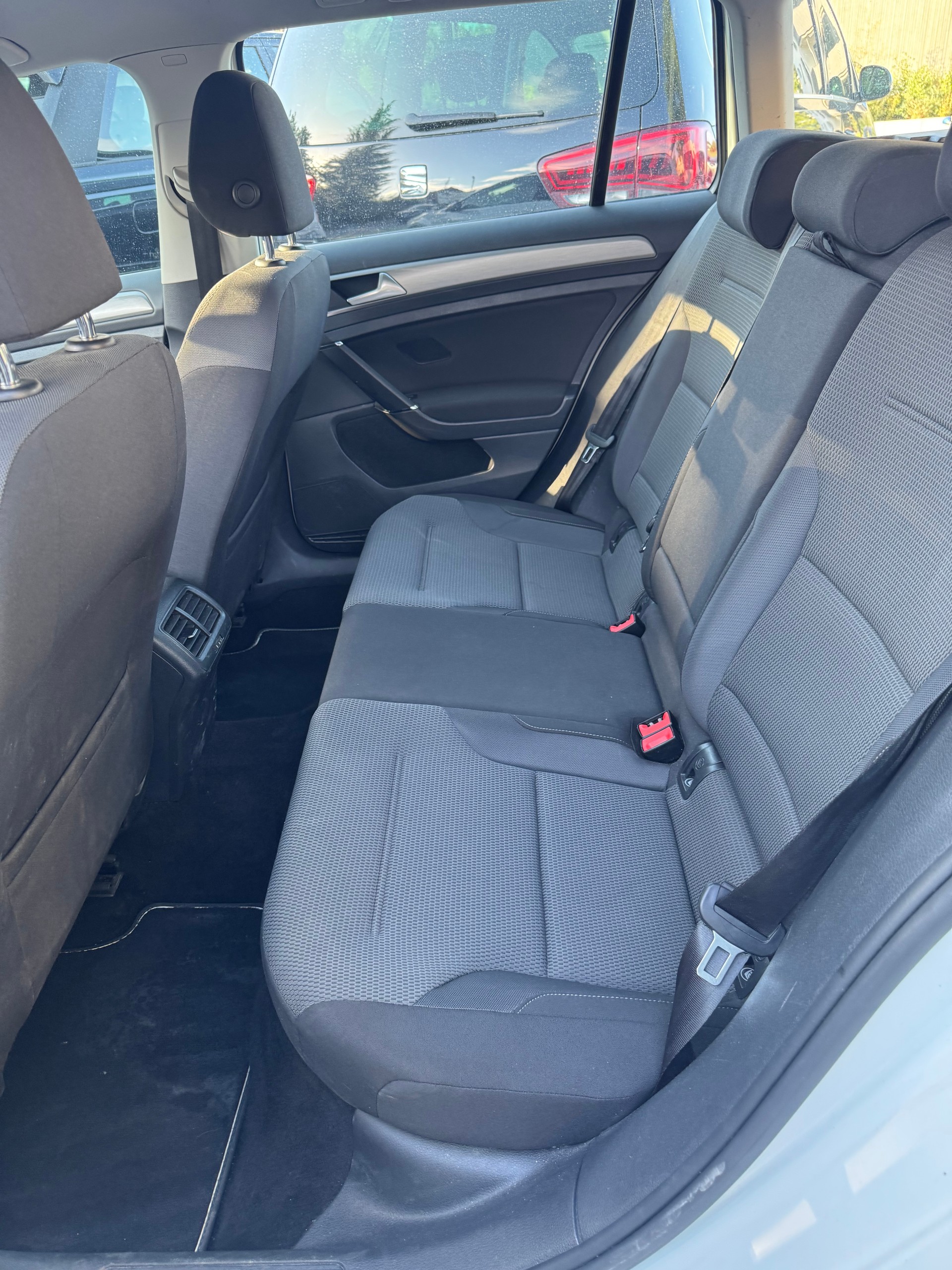 VW Golf Variant 1.6 TDI Comfortline DSG-image-9