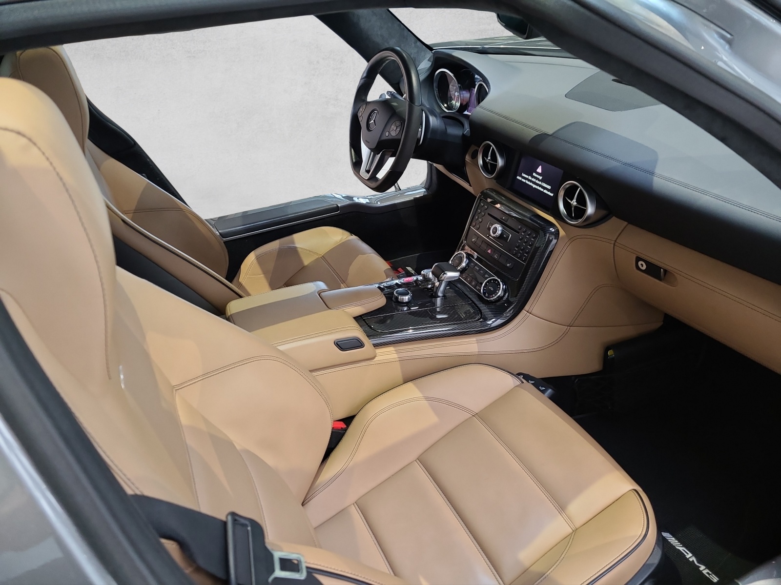 MERCEDES-BENZ SLS 63 AMG Coupé-image-13