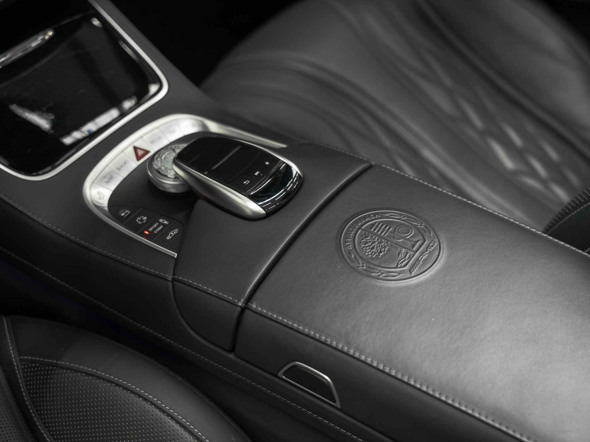 MERCEDES-BENZ S 63 AMG Cabriolet 4Matic Speedshift MCT-image-19