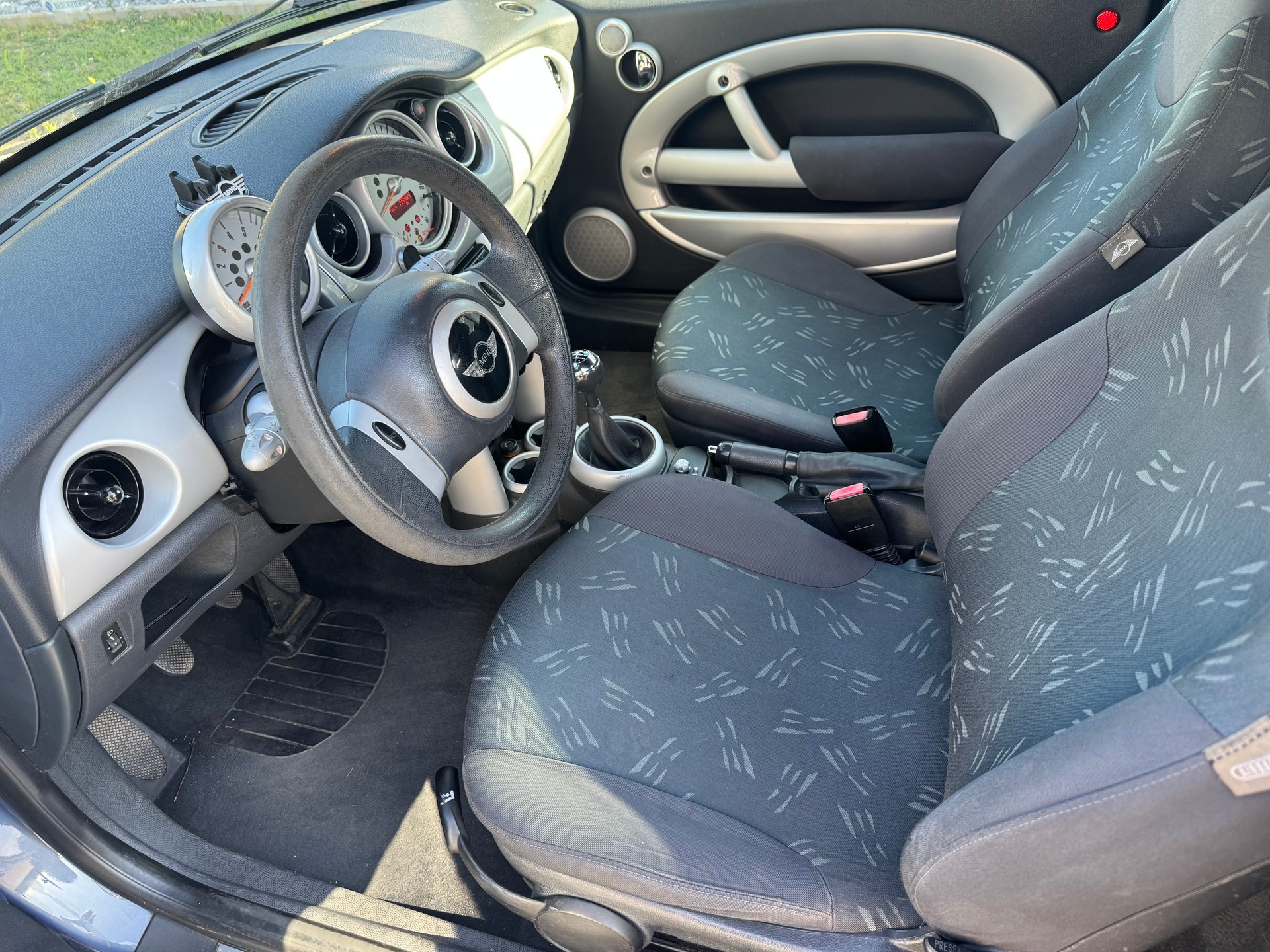 MINI One Cabriolet-image-14