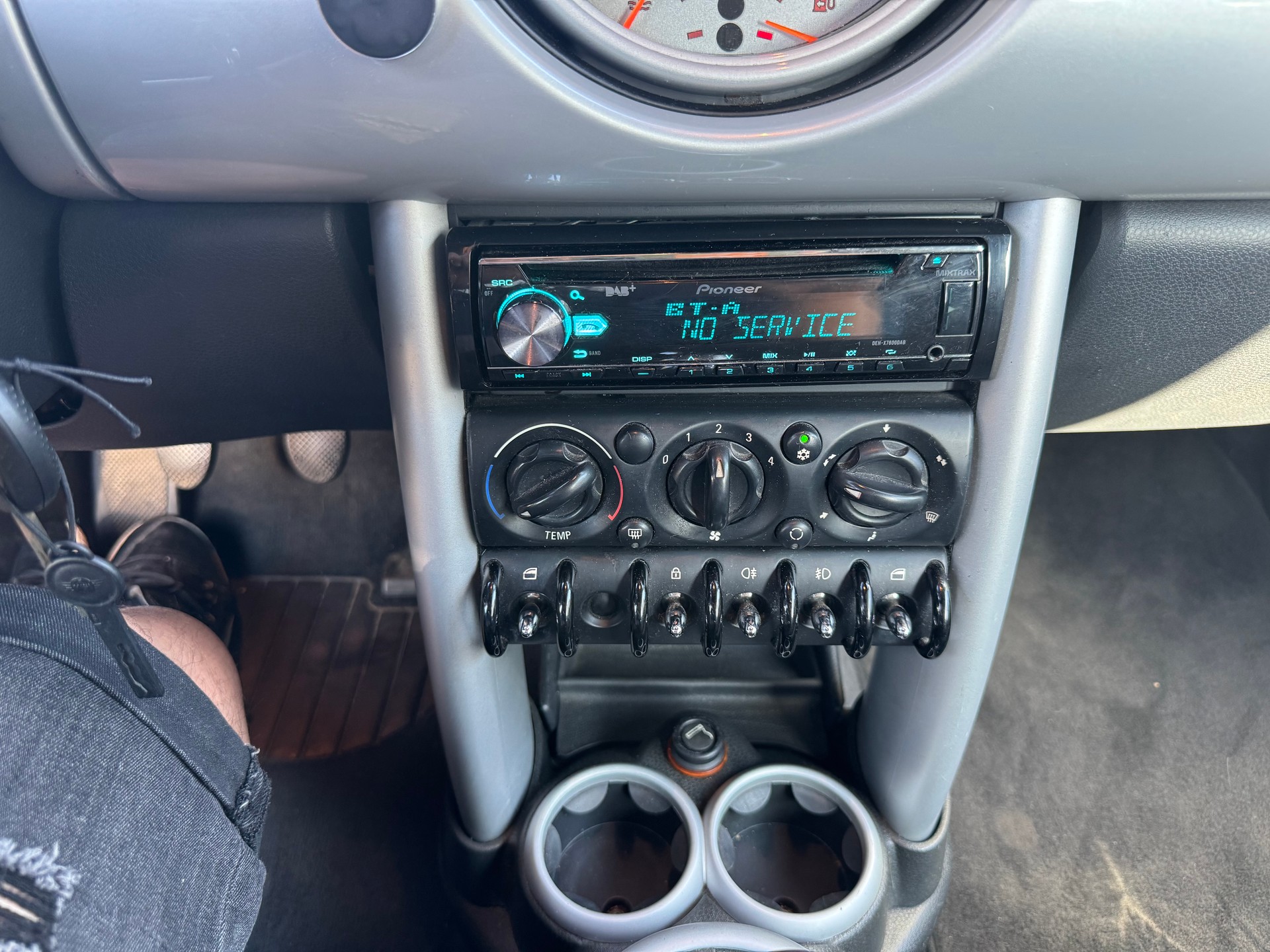 MINI One Cabriolet-image-8