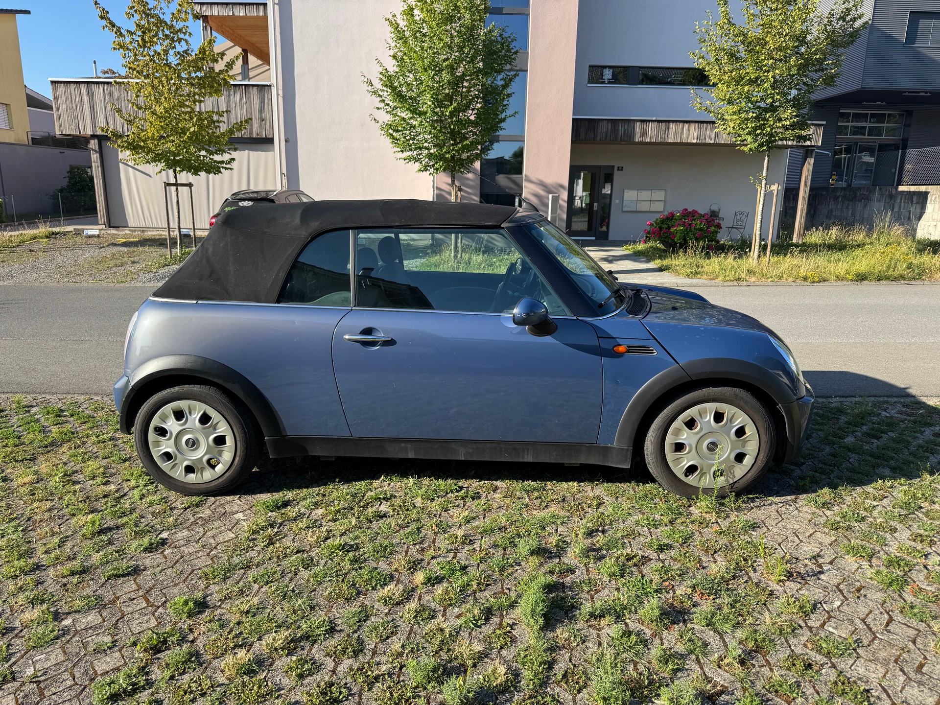 MINI One Cabriolet-image-12