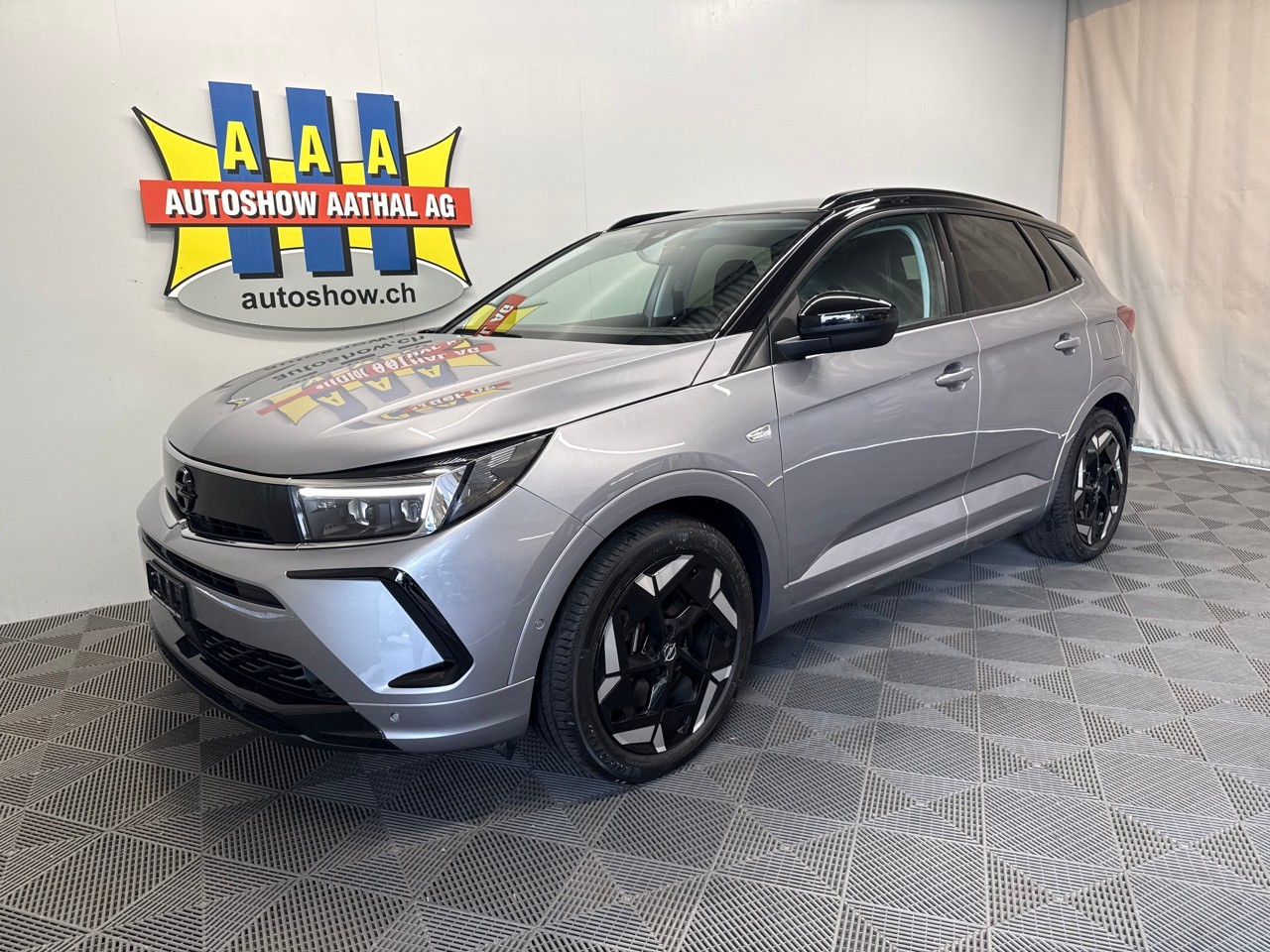 OPEL Grandland 1.6 Hybrid4 GSe Automatik-image-0