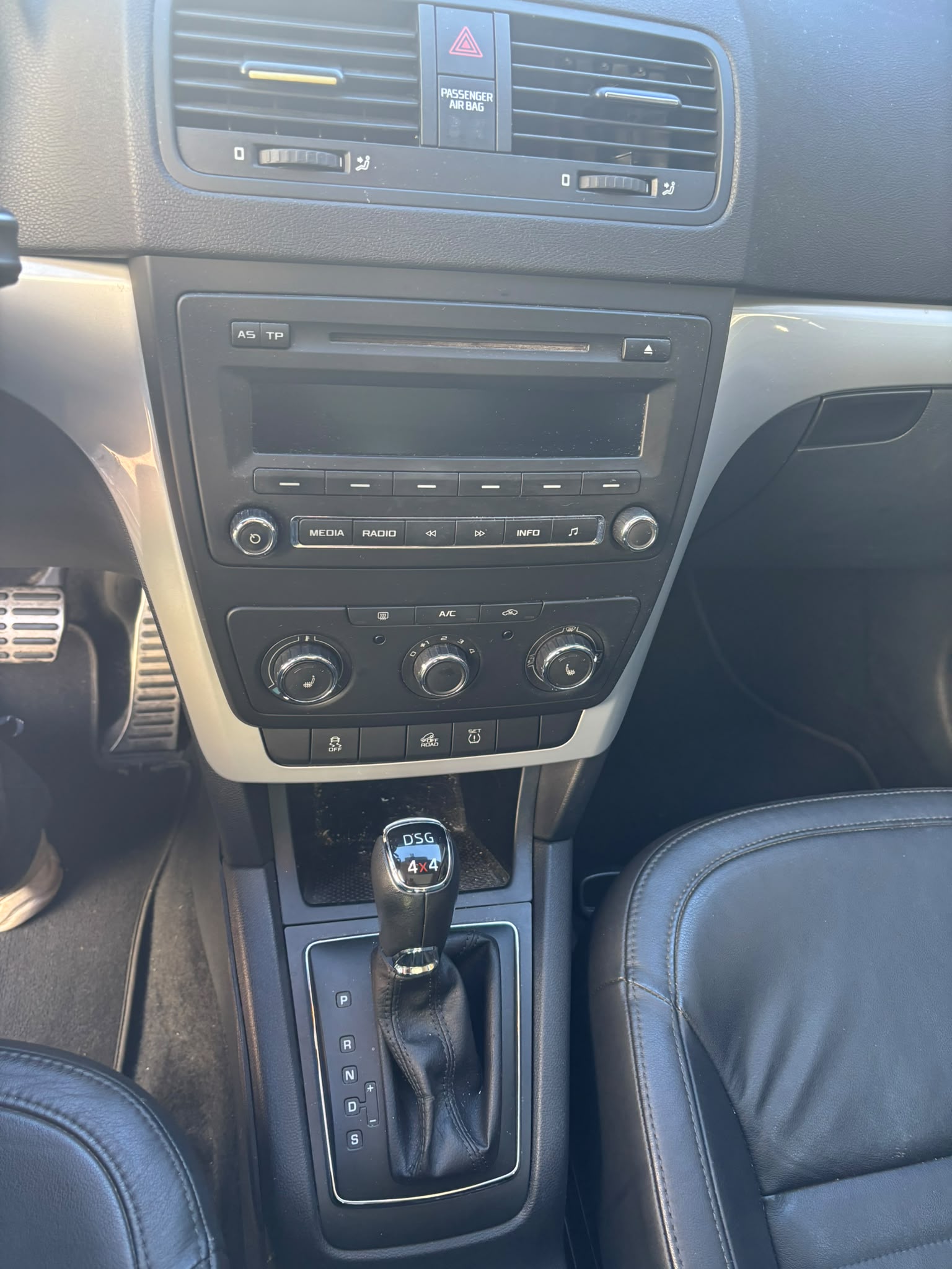 SKODA Yeti 1.8 TSI Elegance 4x4 DSG-image-5