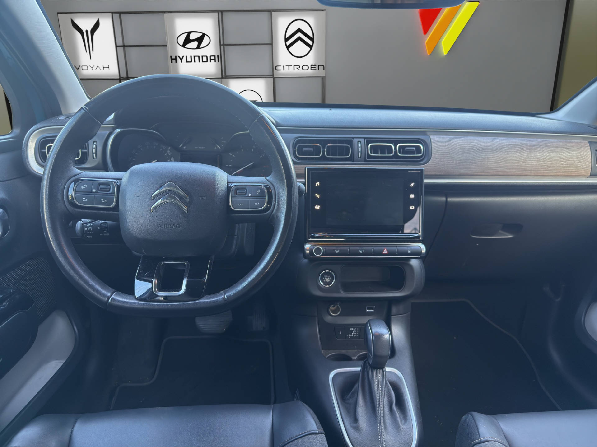 CITROEN C3 1.2 PureTech Shine-image-10