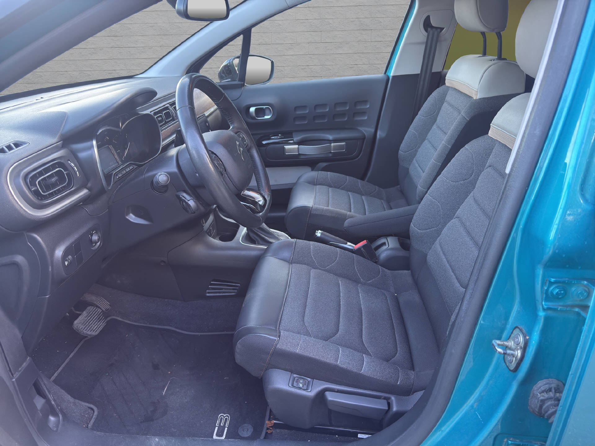 CITROEN C3 1.2 PureTech Shine-image-8